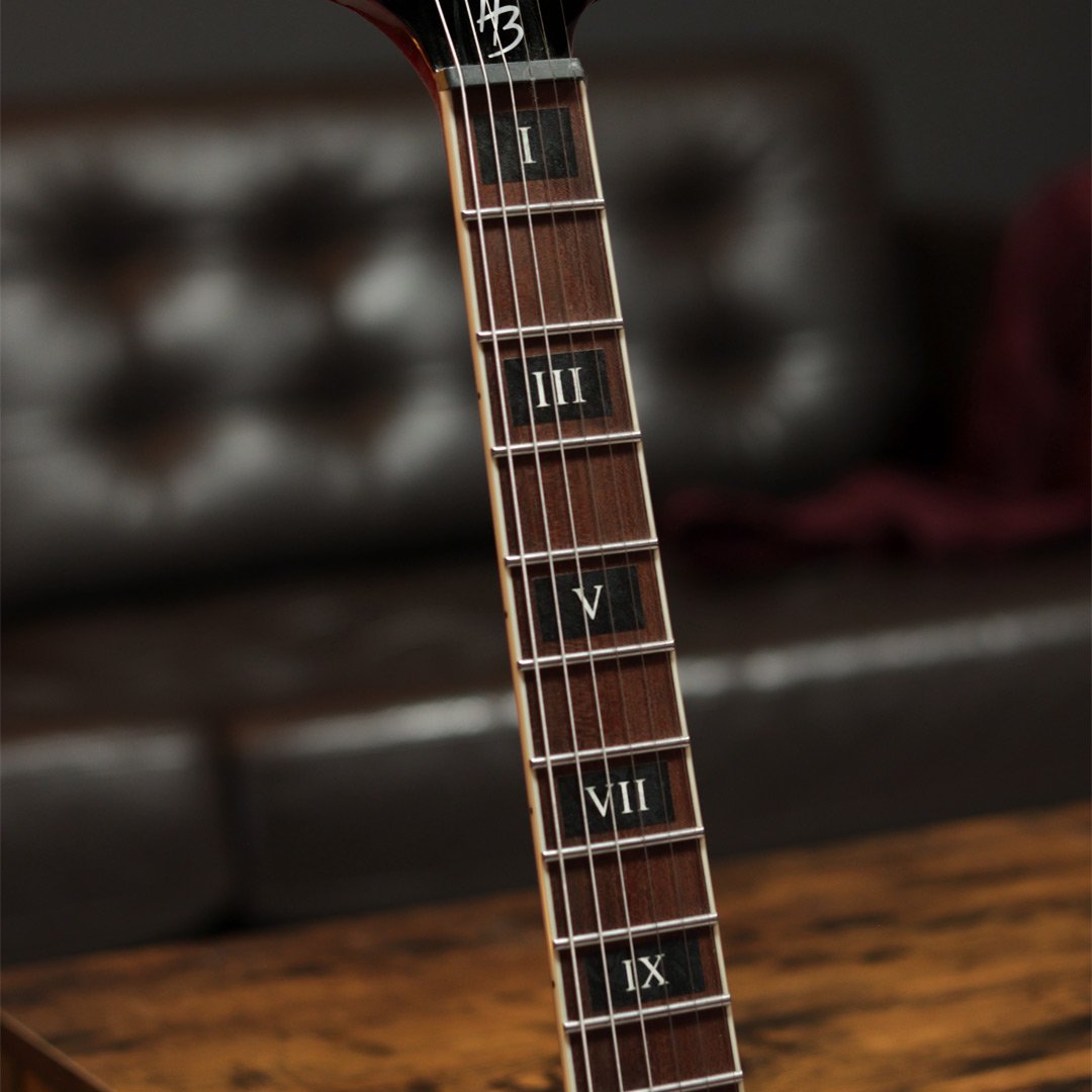 Numeri Aged Black