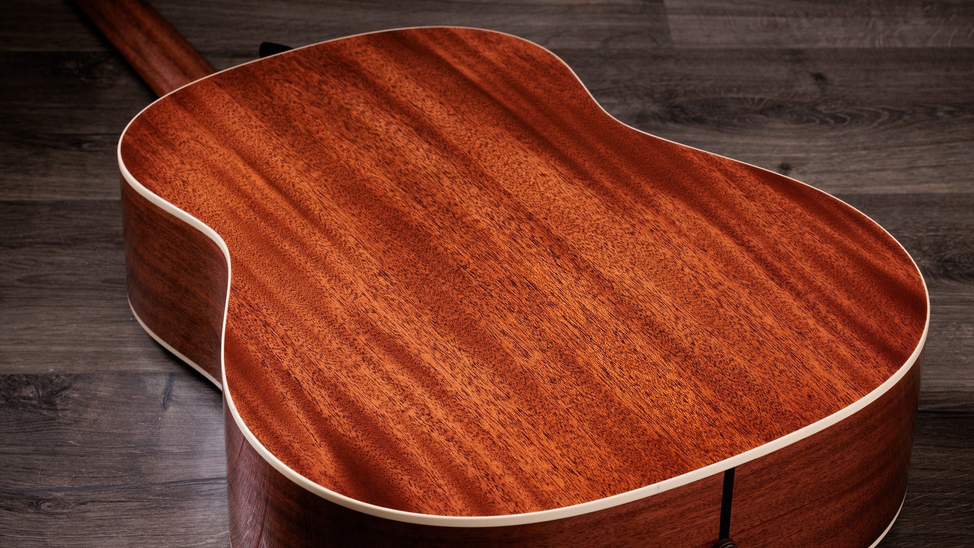 Gold Label 517e SB Firestripe Westerngitarre
