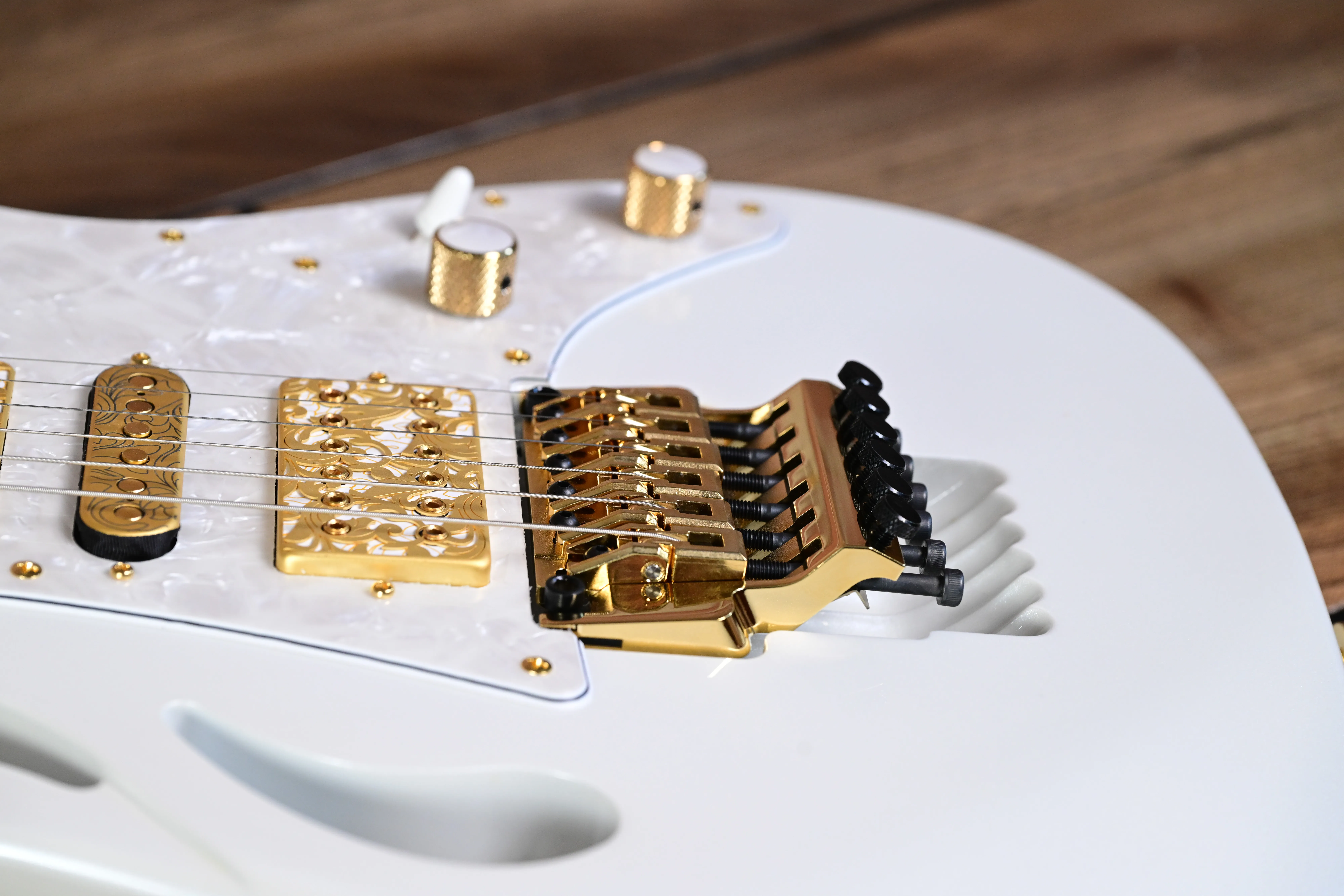 PIA3761-SLW Steve Vai Signature E-Gitarre Stallion White