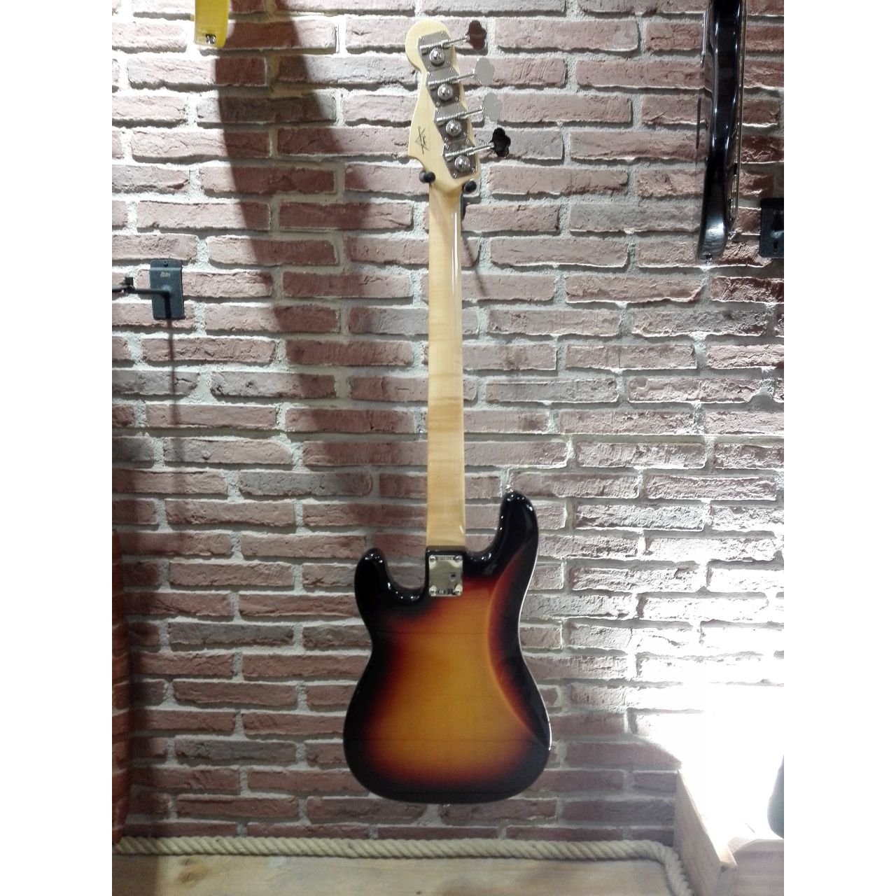 '60 Precision Bass, New Old Stock, Rosewood, 3-Color Sunburst 