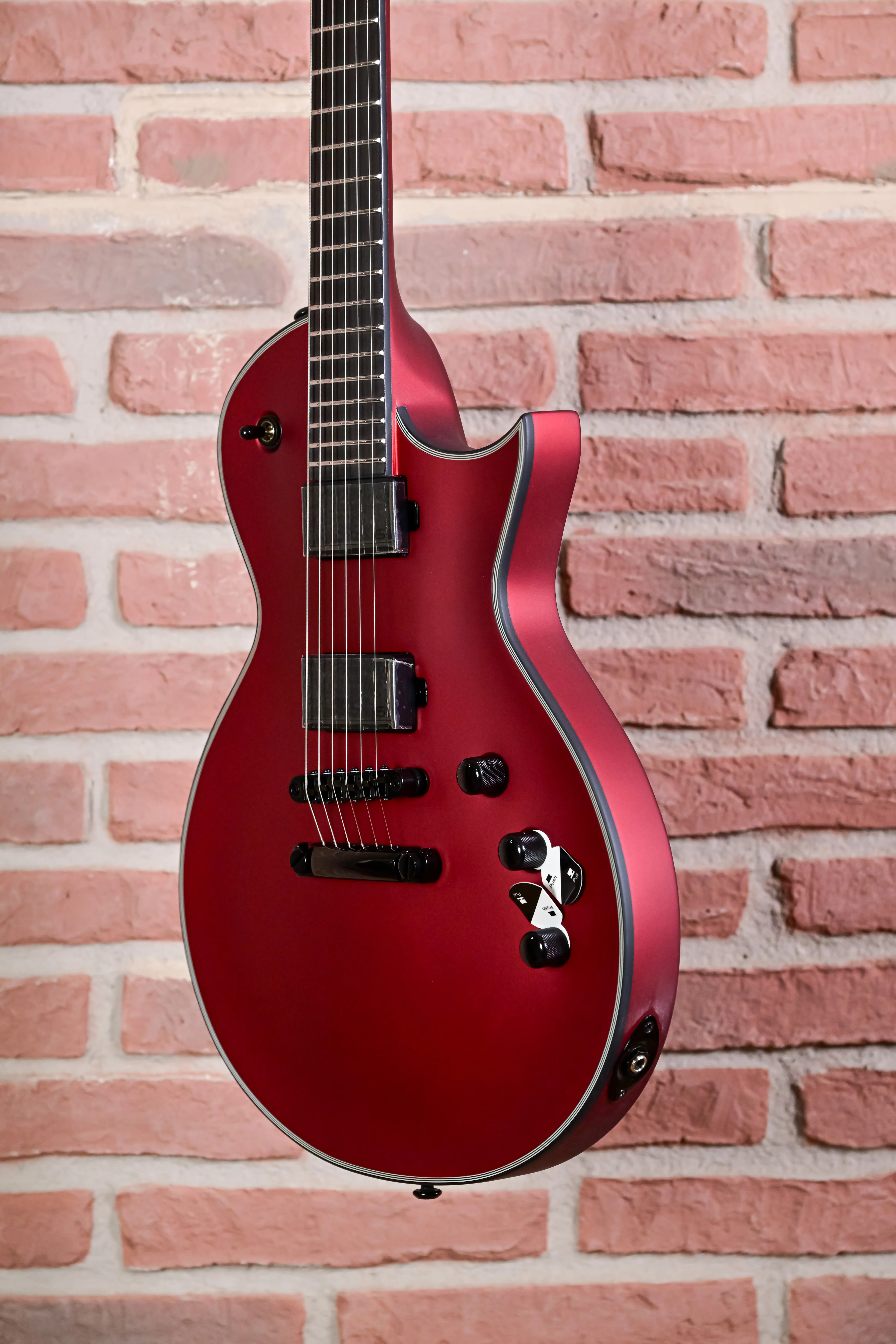 EC-1000 Candy Apple Red Satin E-Gitarre
