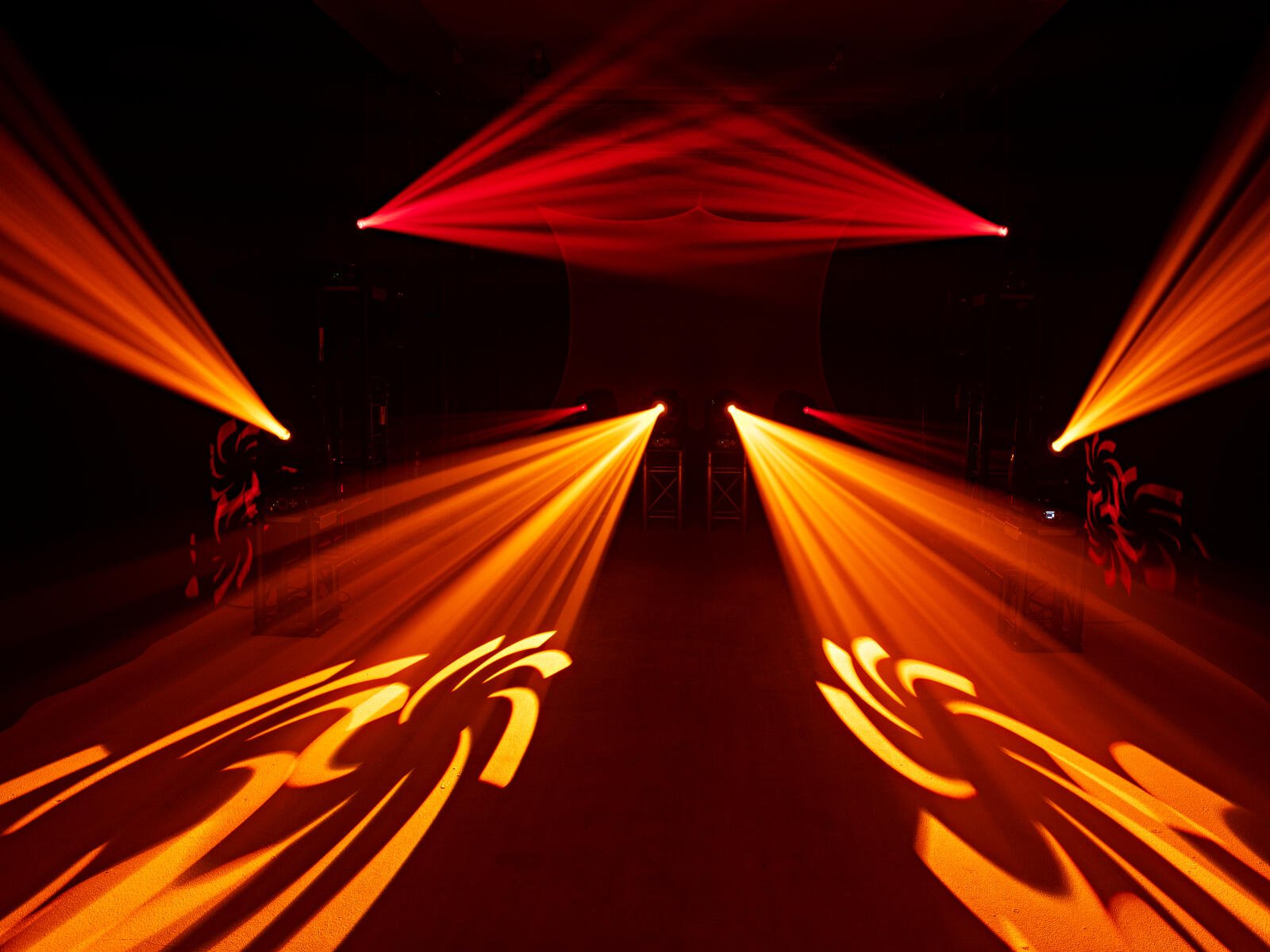 LED TMH-S180 Moving-Head Spot