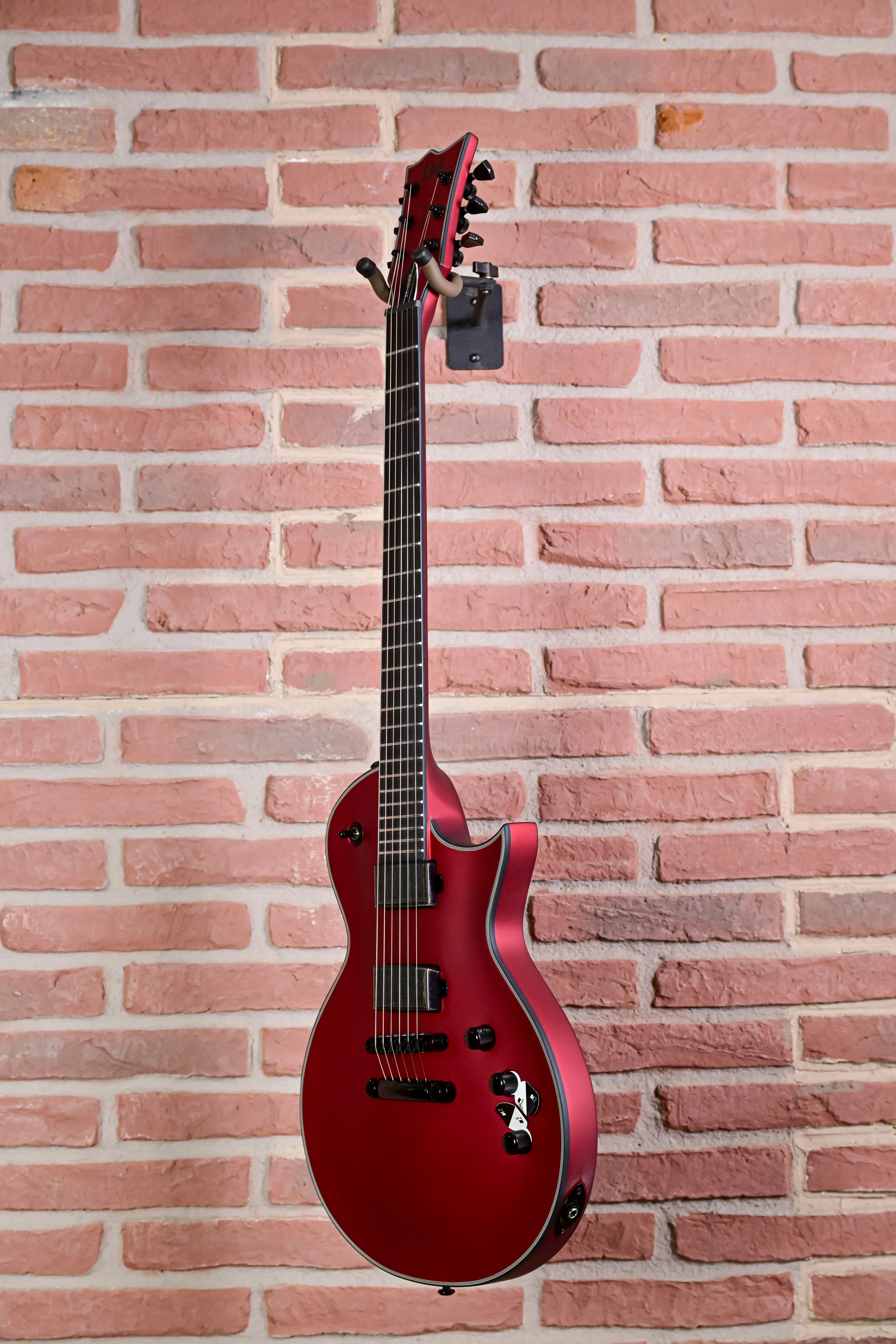EC-1000 Candy Apple Red Satin E-Gitarre