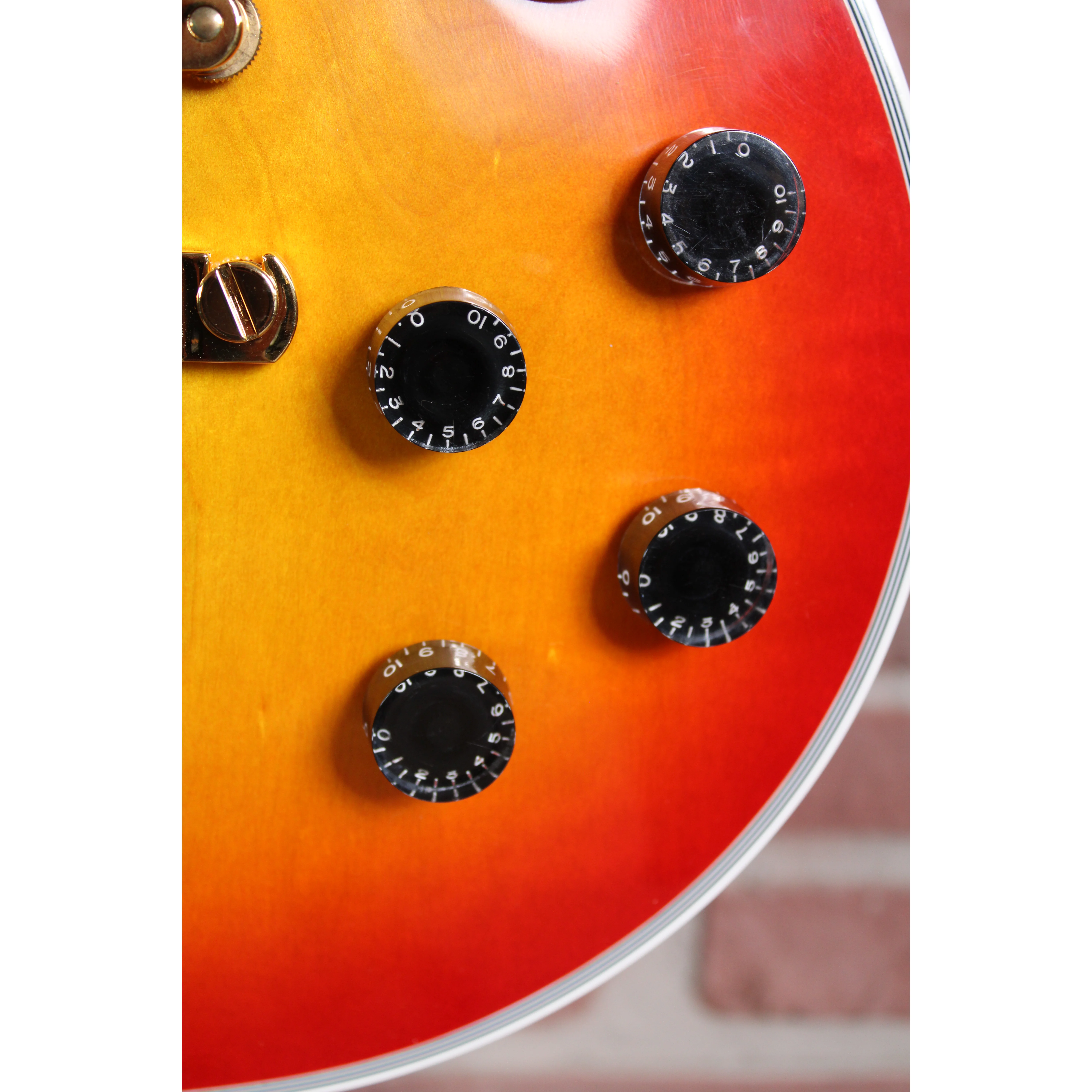 Gibson Les Paul Custom Heritage Cherry Sunburst von unten Ansicht 