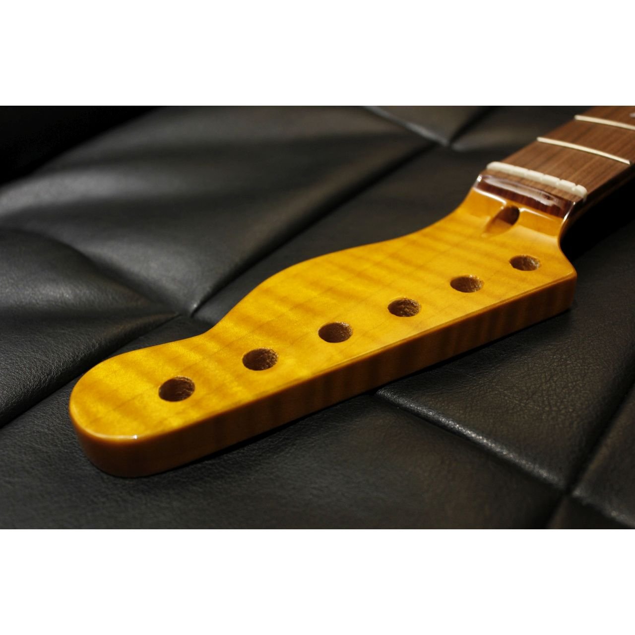 High Grade Flamed Maple Neck für TE-Style mit Pau Ferro Griffbrett, 21 Medium Jumbo Frets