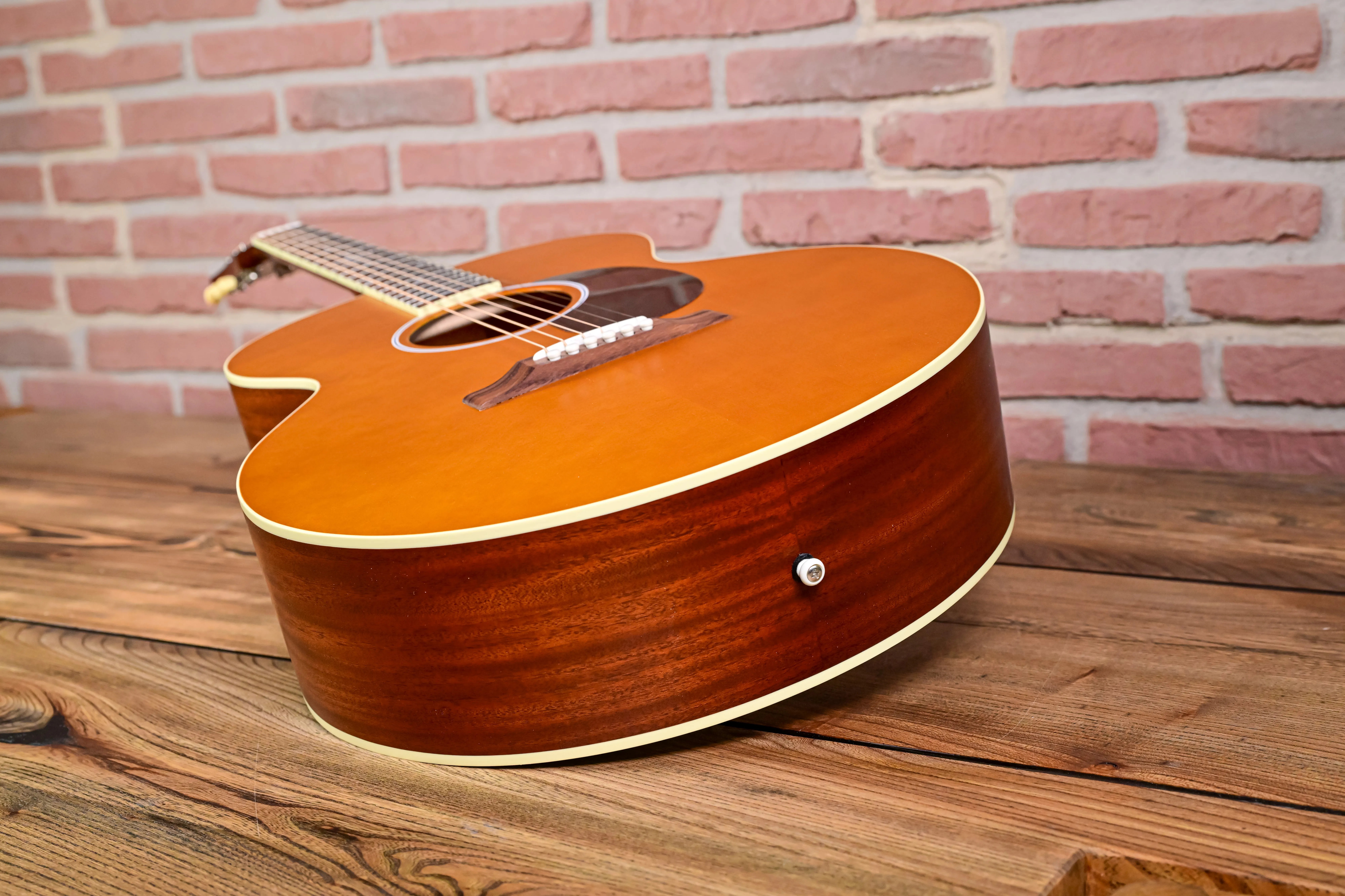 J-185 Century 12-Fret Vintage Amber Jumbo Westerngitarre