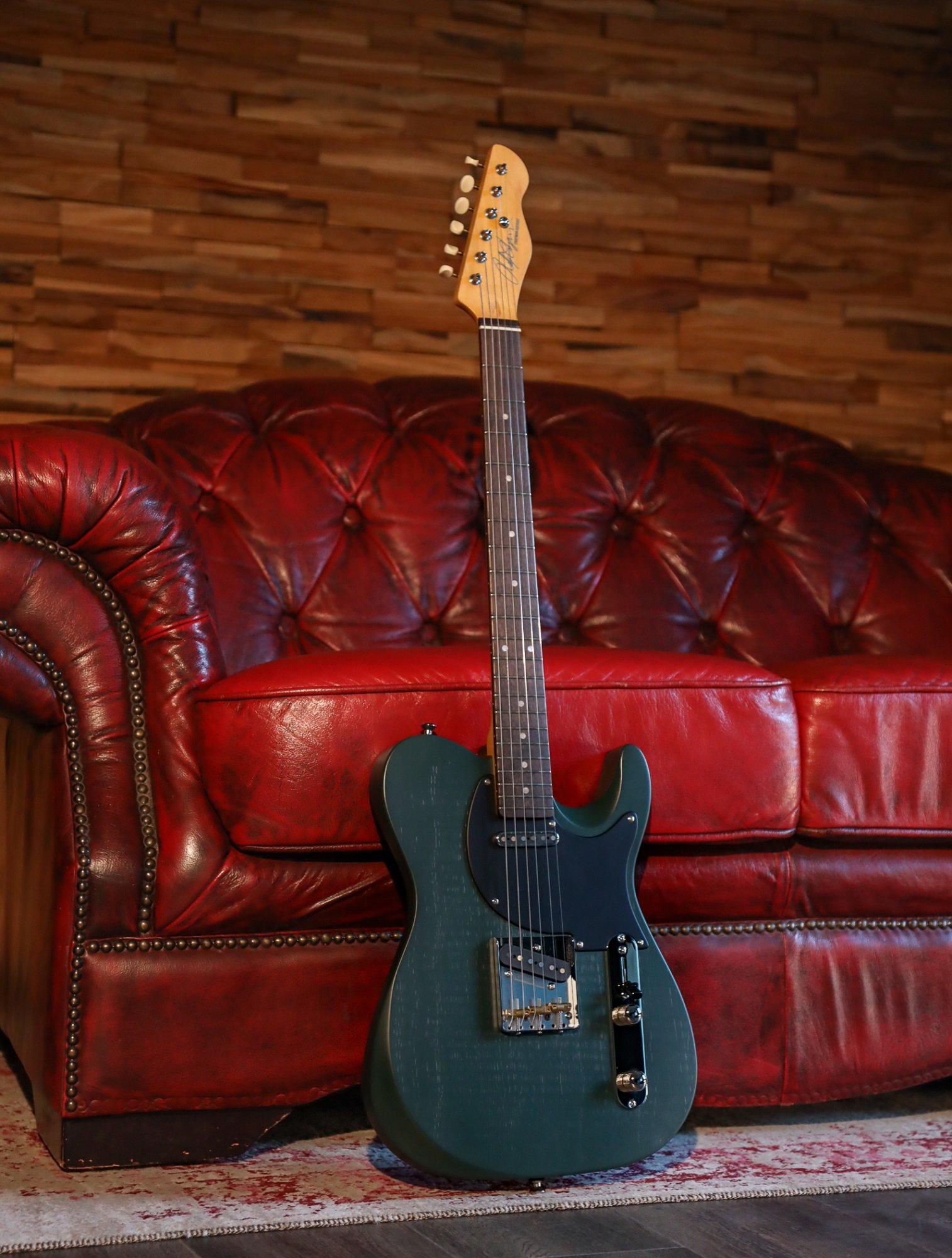 Danish Pete Signature, Grove Green - with original Headtsock Signature 