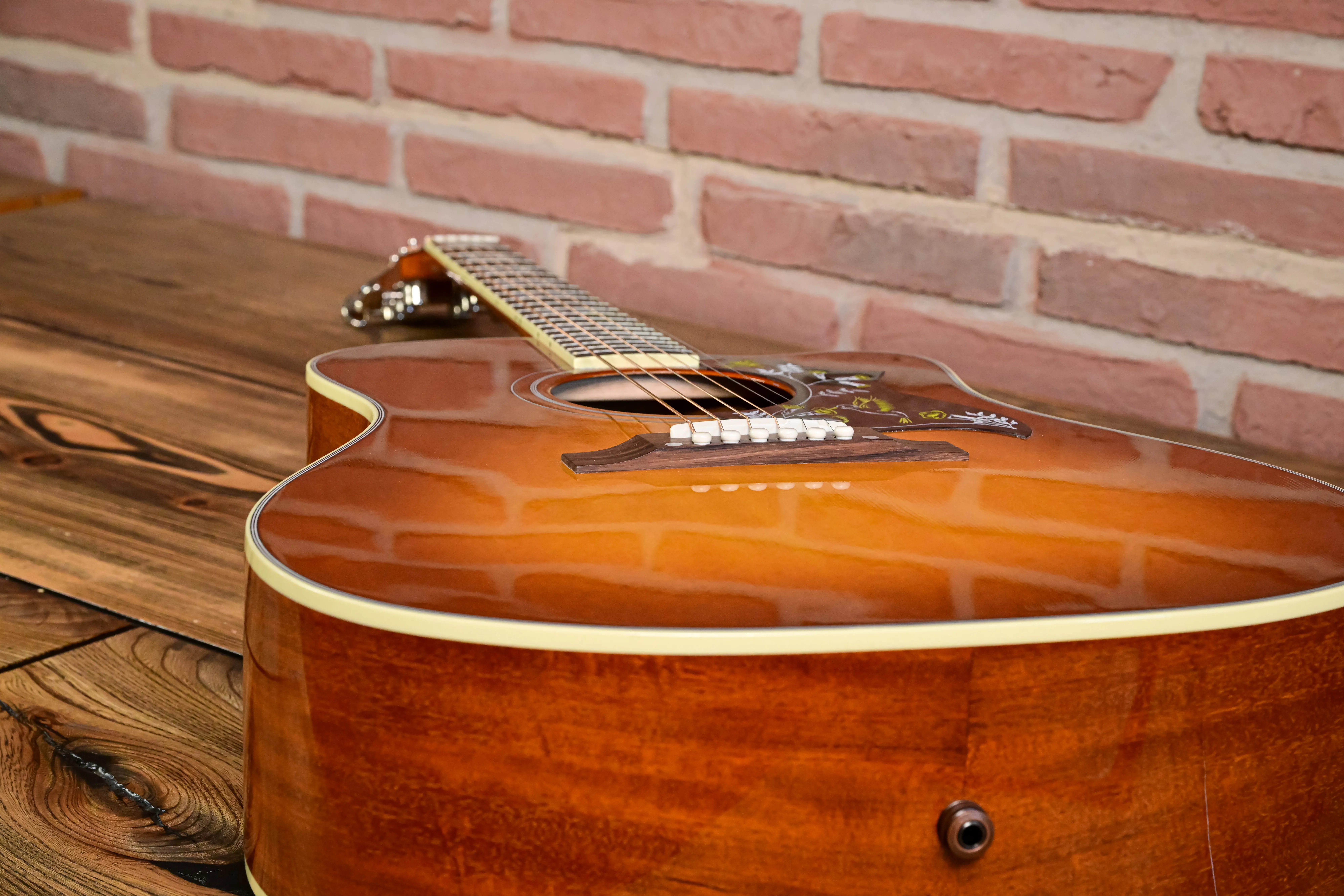Hummingbird Standard EC Heritage Cherry Sunburst