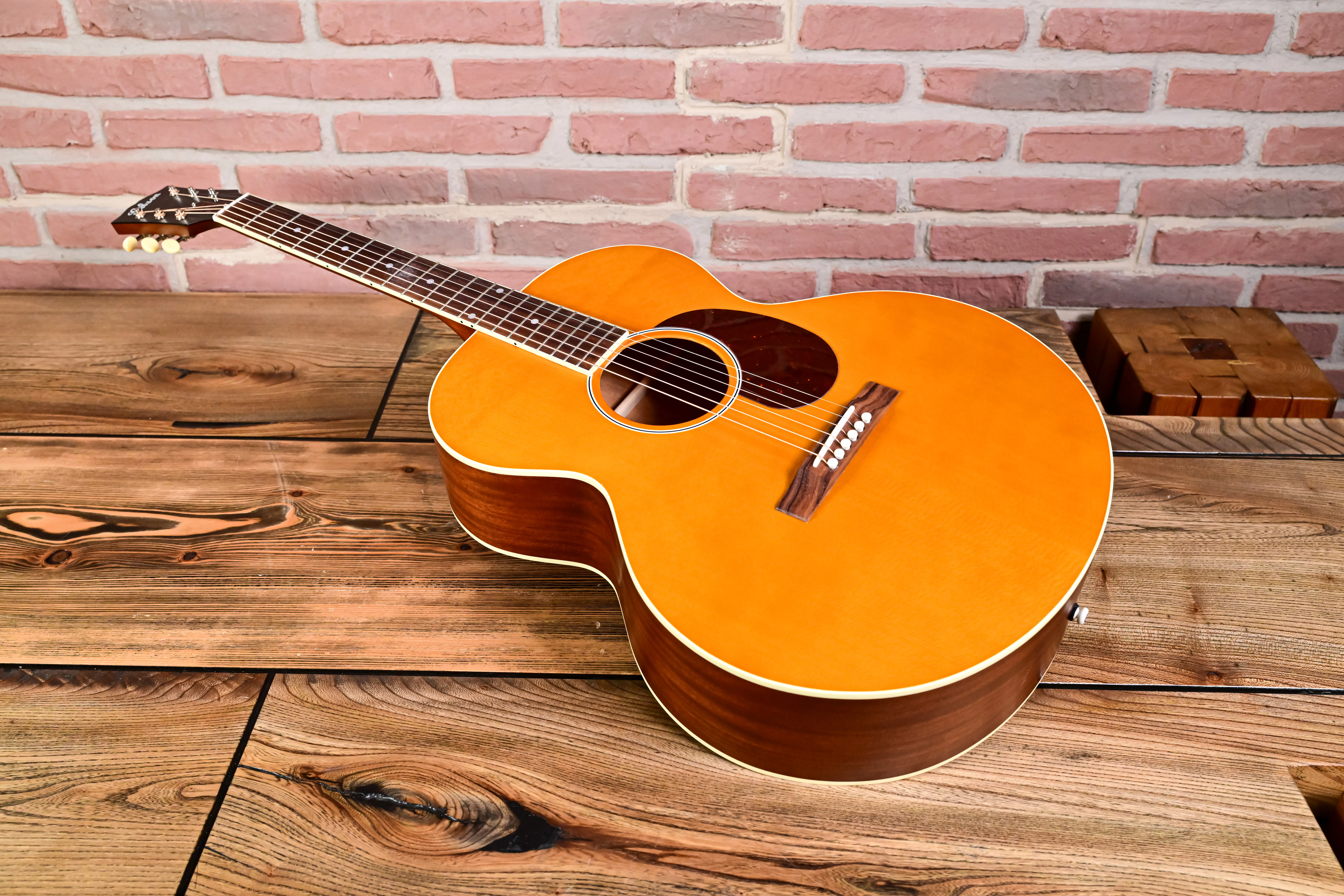 J-185 Century 12-Fret Vintage Amber Jumbo Westerngitarre