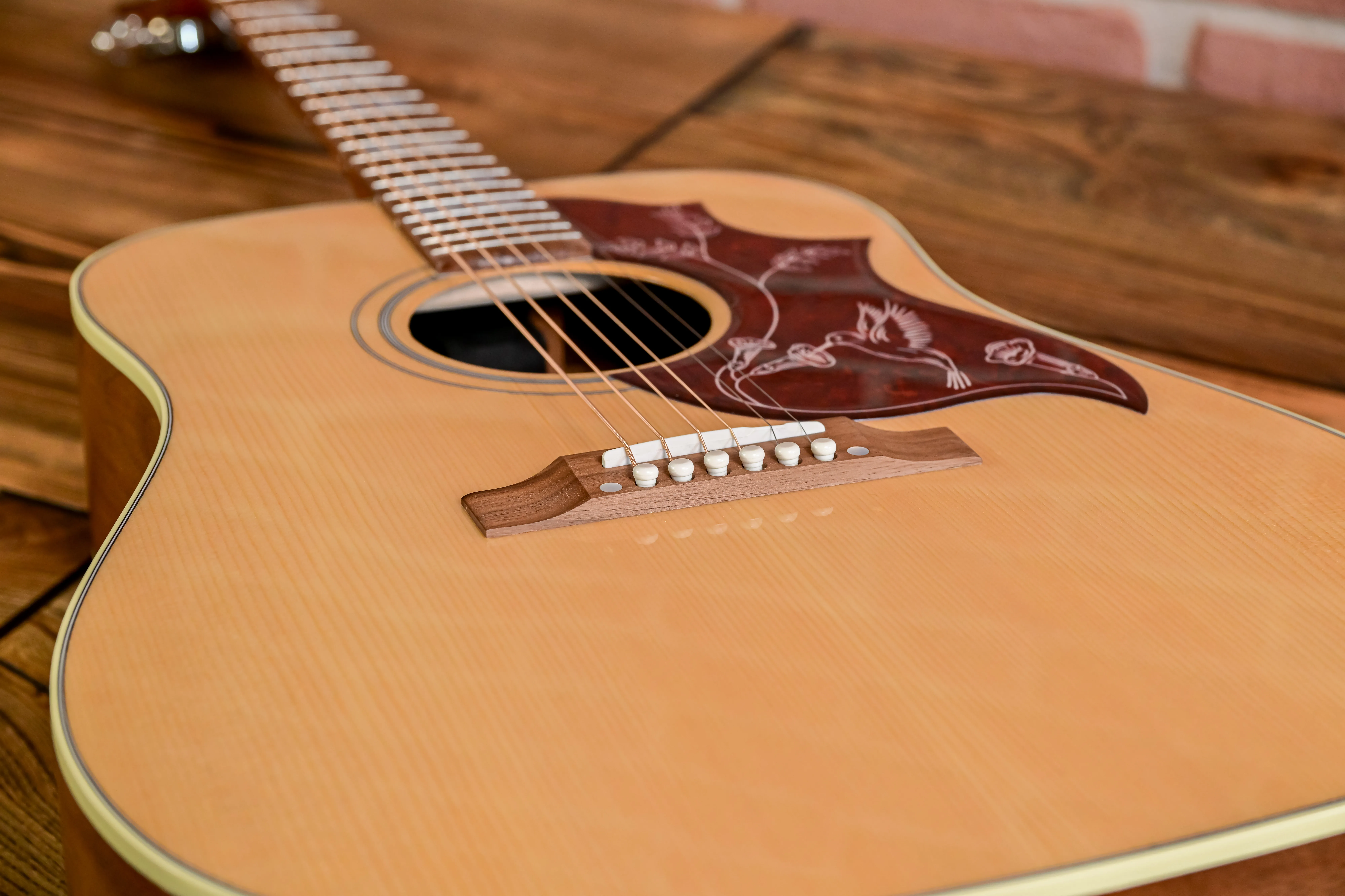 Hummingbird Studio Walnut  Natural