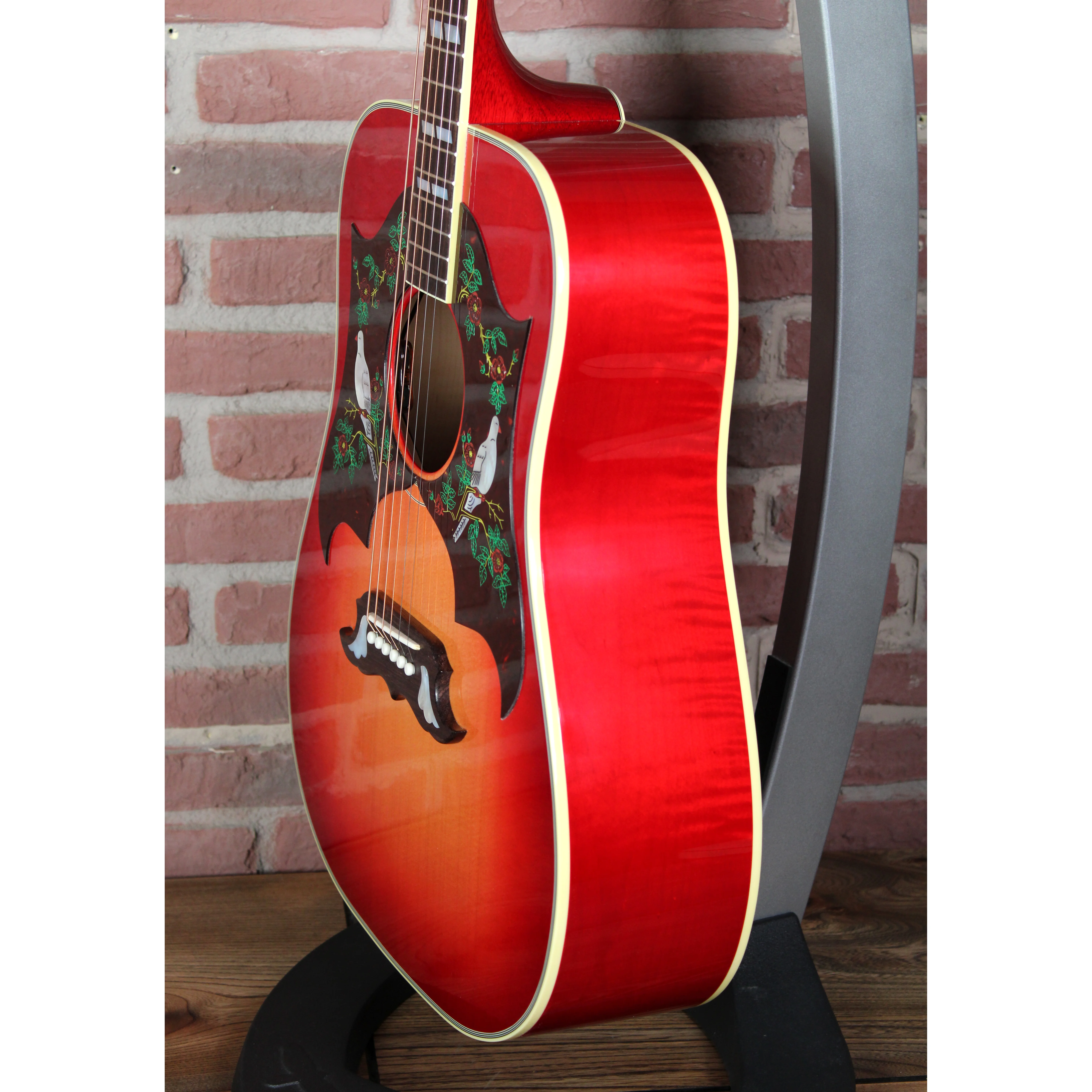 Gibson Custom M2M Dove – Double Pickguard, Vintage Cherry Sunburst Seitenansicht rechts