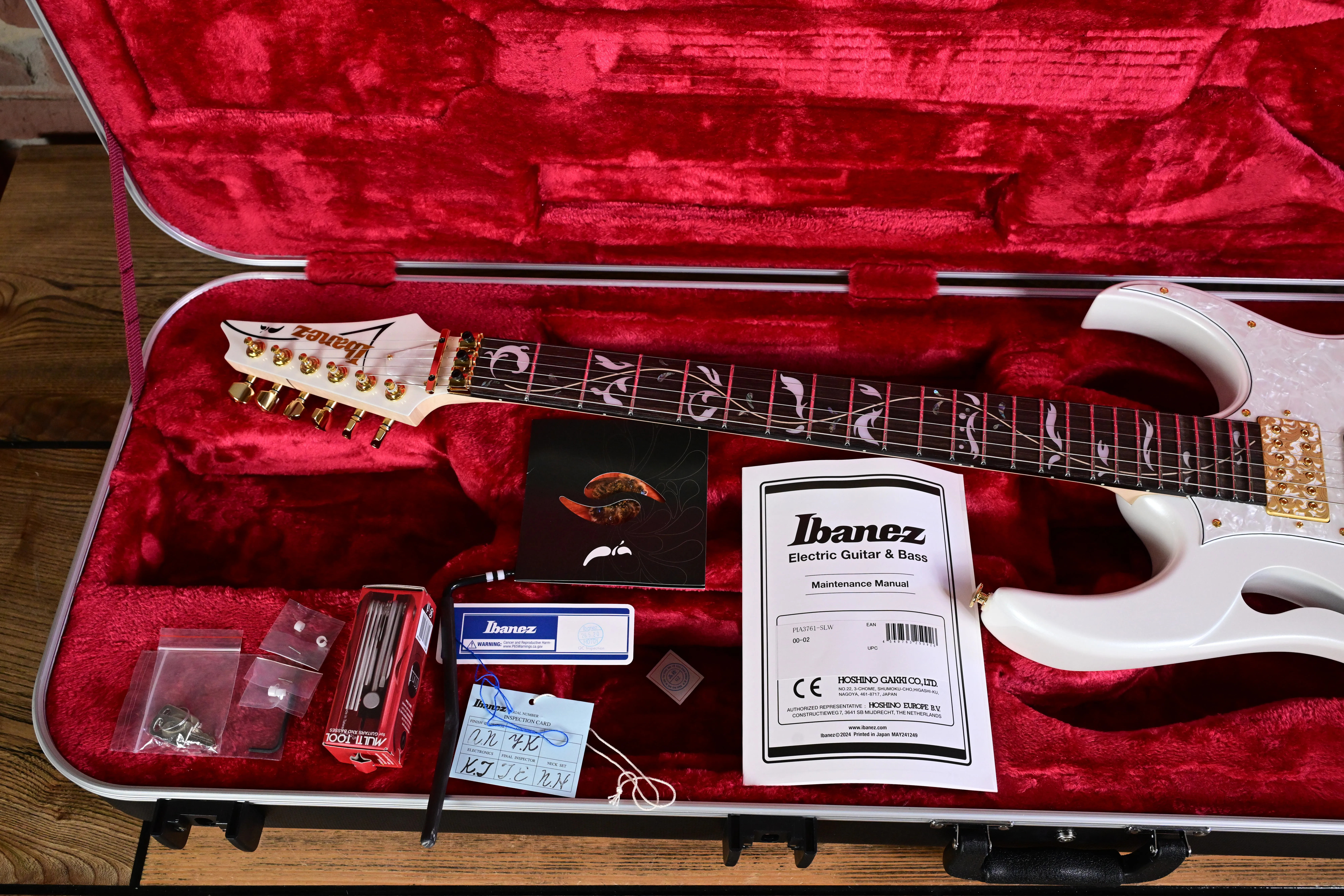 PIA3761-SLW Steve Vai Signature E-Gitarre Stallion White