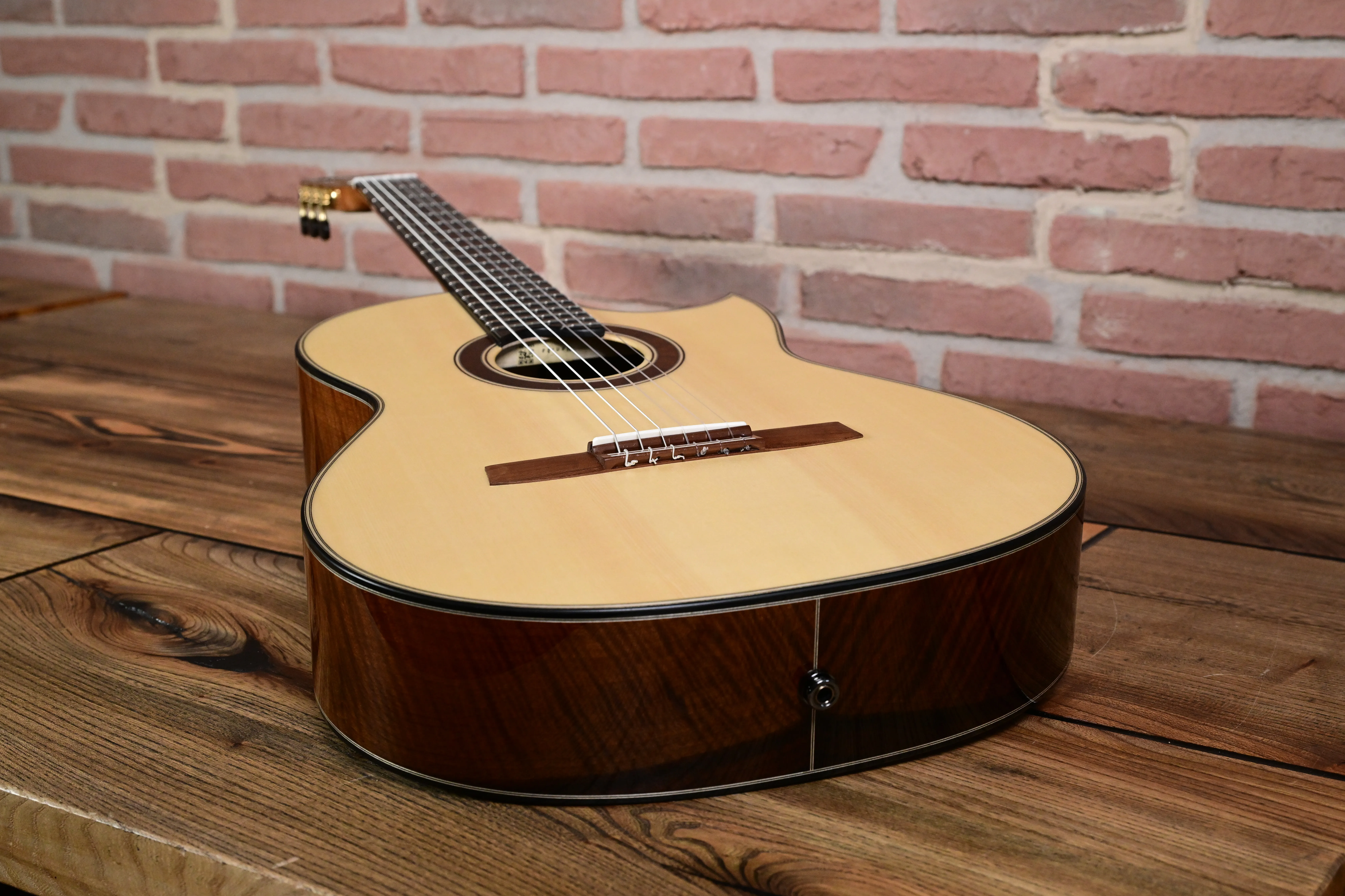 Crossover Nylonstringgitarre mit Udo Rösner Pickup