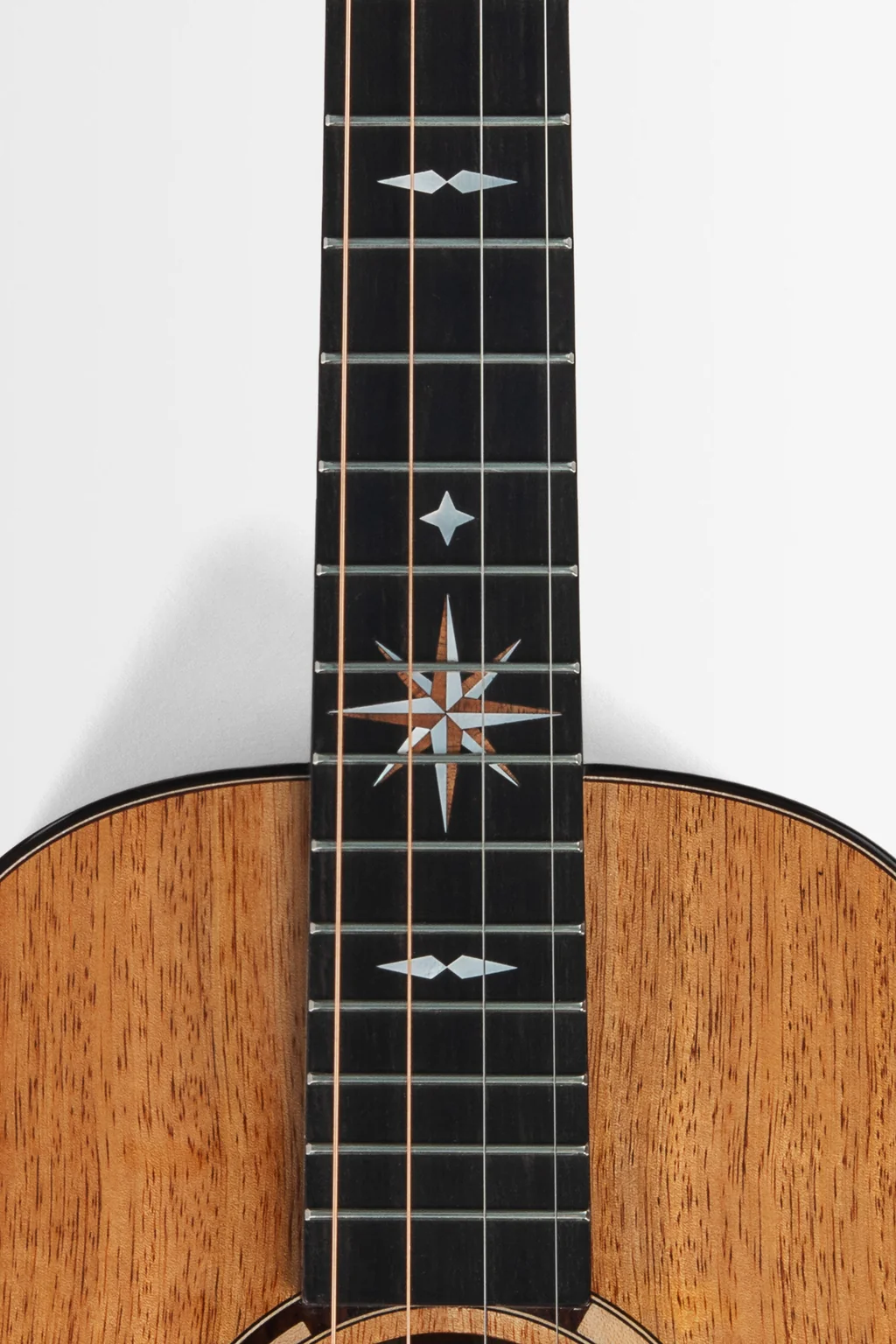 Waypoint Golden Mango Grand Baritone mit EQ und Hardcase
