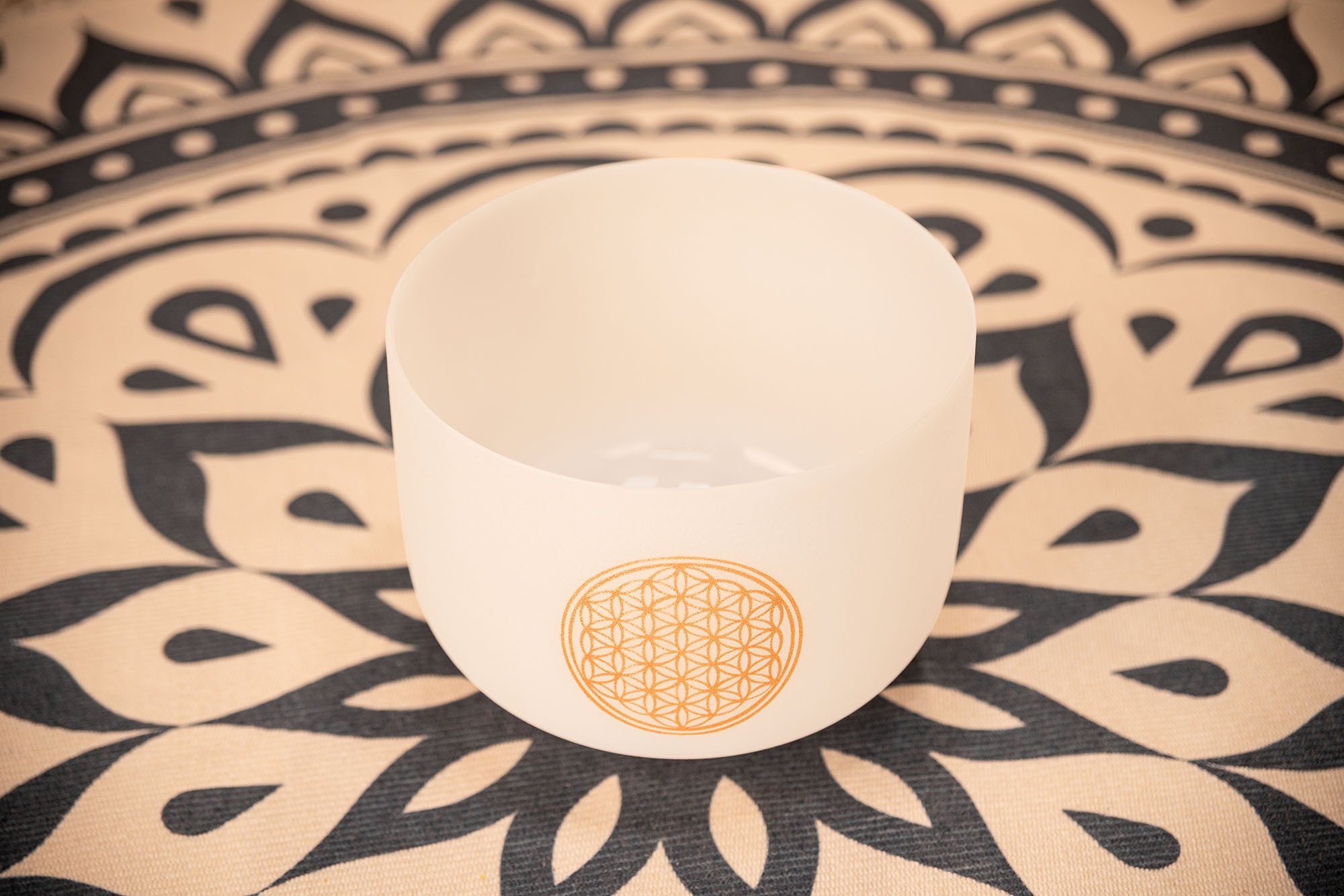 white-frosted Crystal Singing Bowl 128 Hz PCSB10FOL