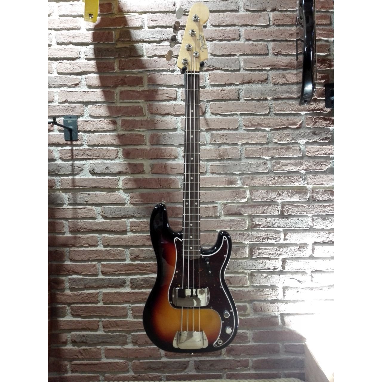 '60 Precision Bass, New Old Stock, Rosewood, 3-Color Sunburst 