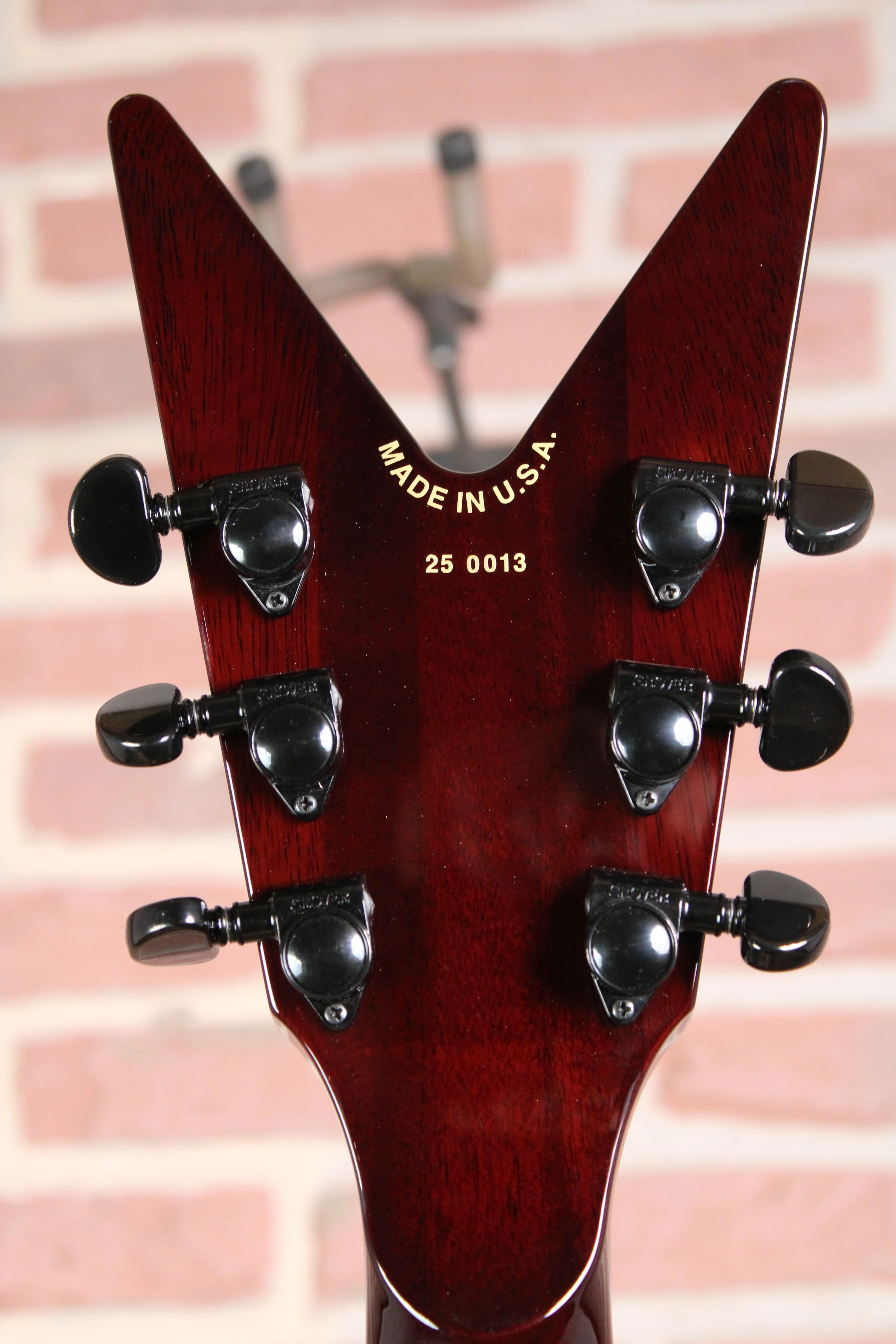Dean Guitars USA Custom Shop ML Floyd Mahogany - Kopf Rückseite mit Schrauben der Mechaniken