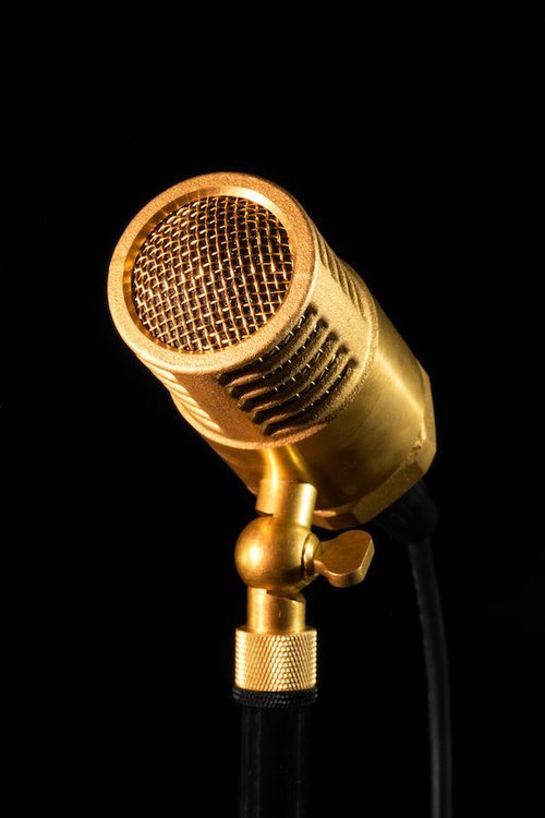 Nahaufnahme der EAR Trumpet Labs Wanda Kapsel mit mehrschichtigem Popfilter