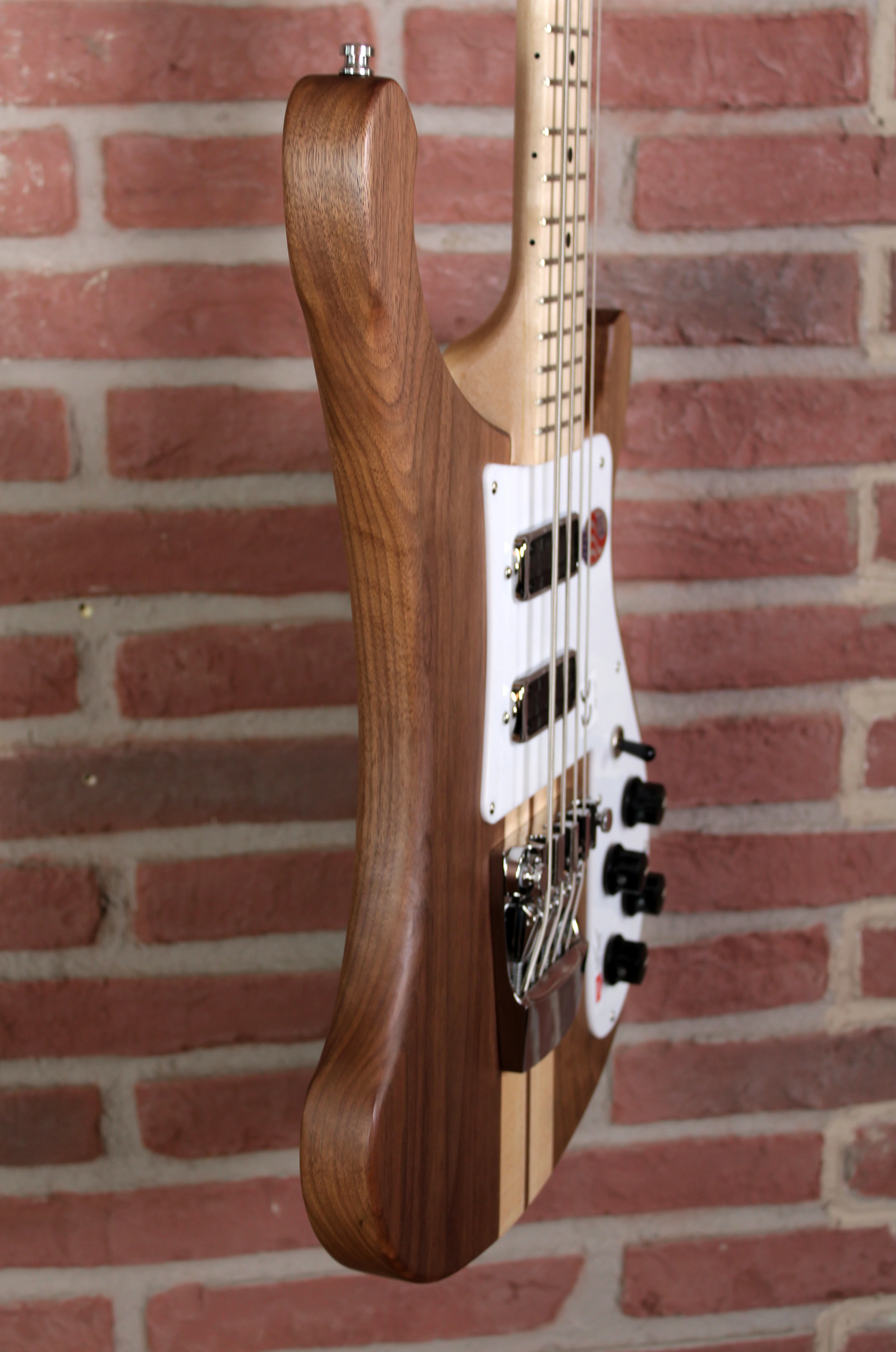 4030S Walnut Bass