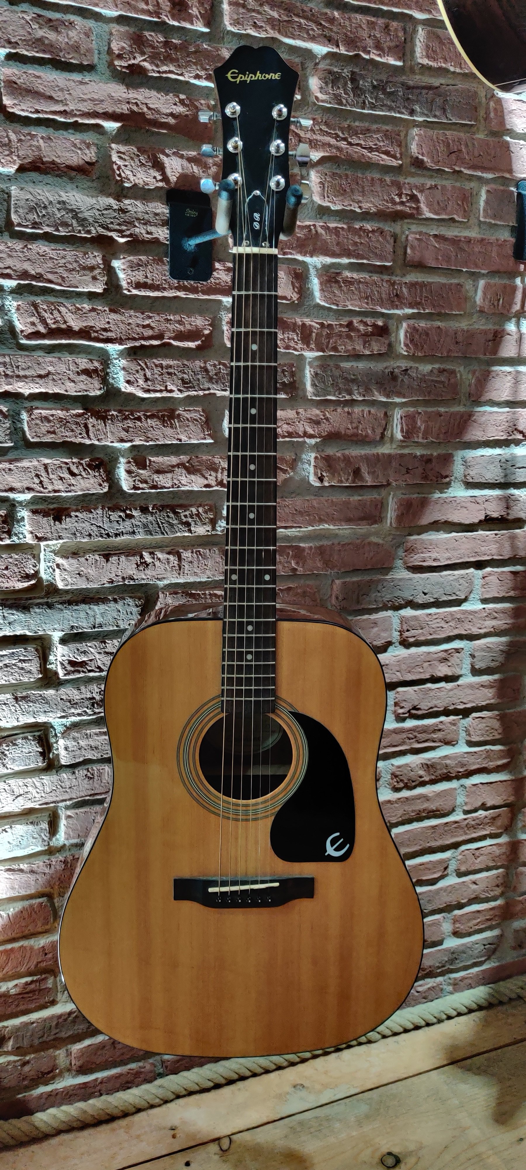 DR-100 NT - Akustikgitarre in Natur USED