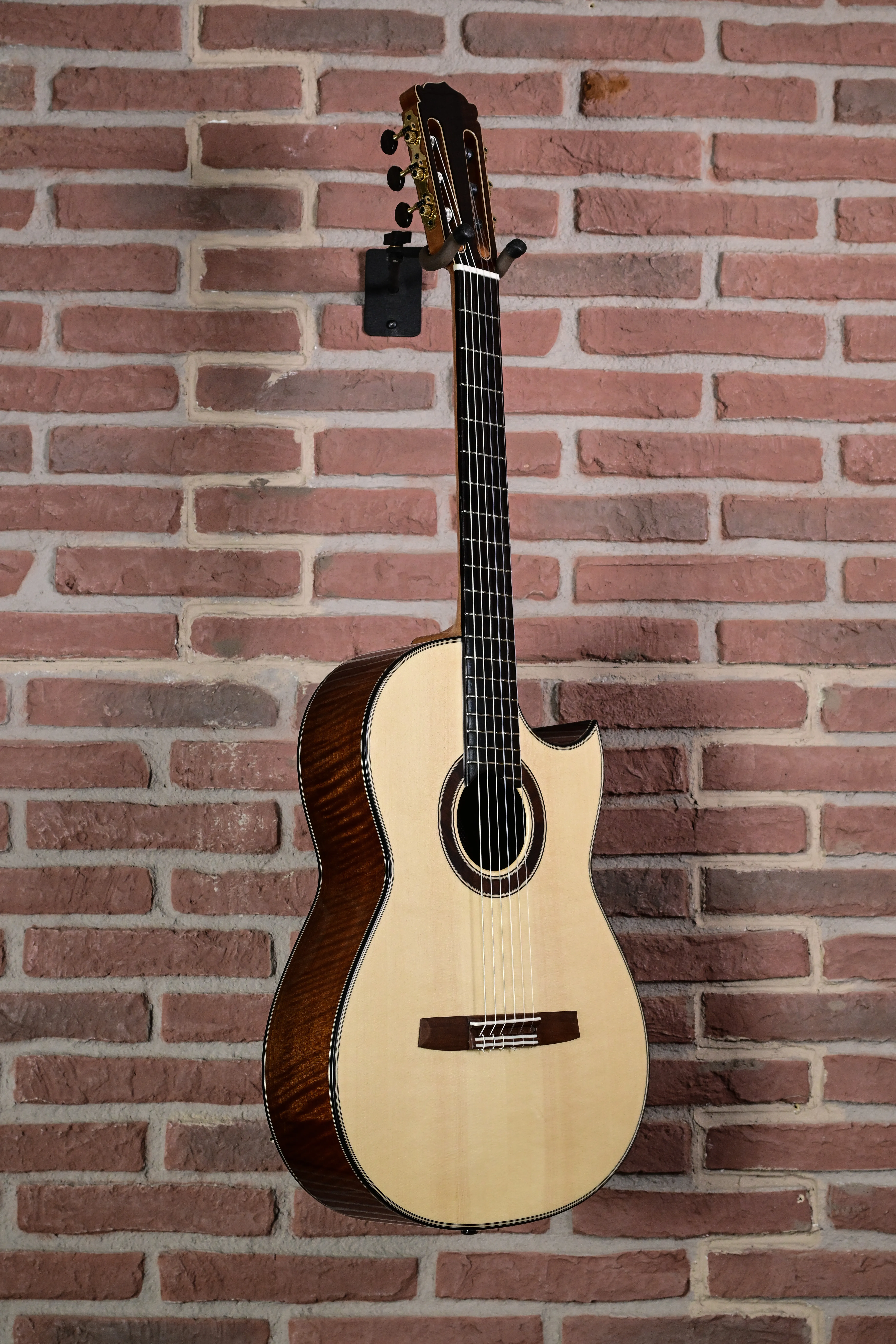 Crossover Nylonstringgitarre mit Udo Rösner Pickup