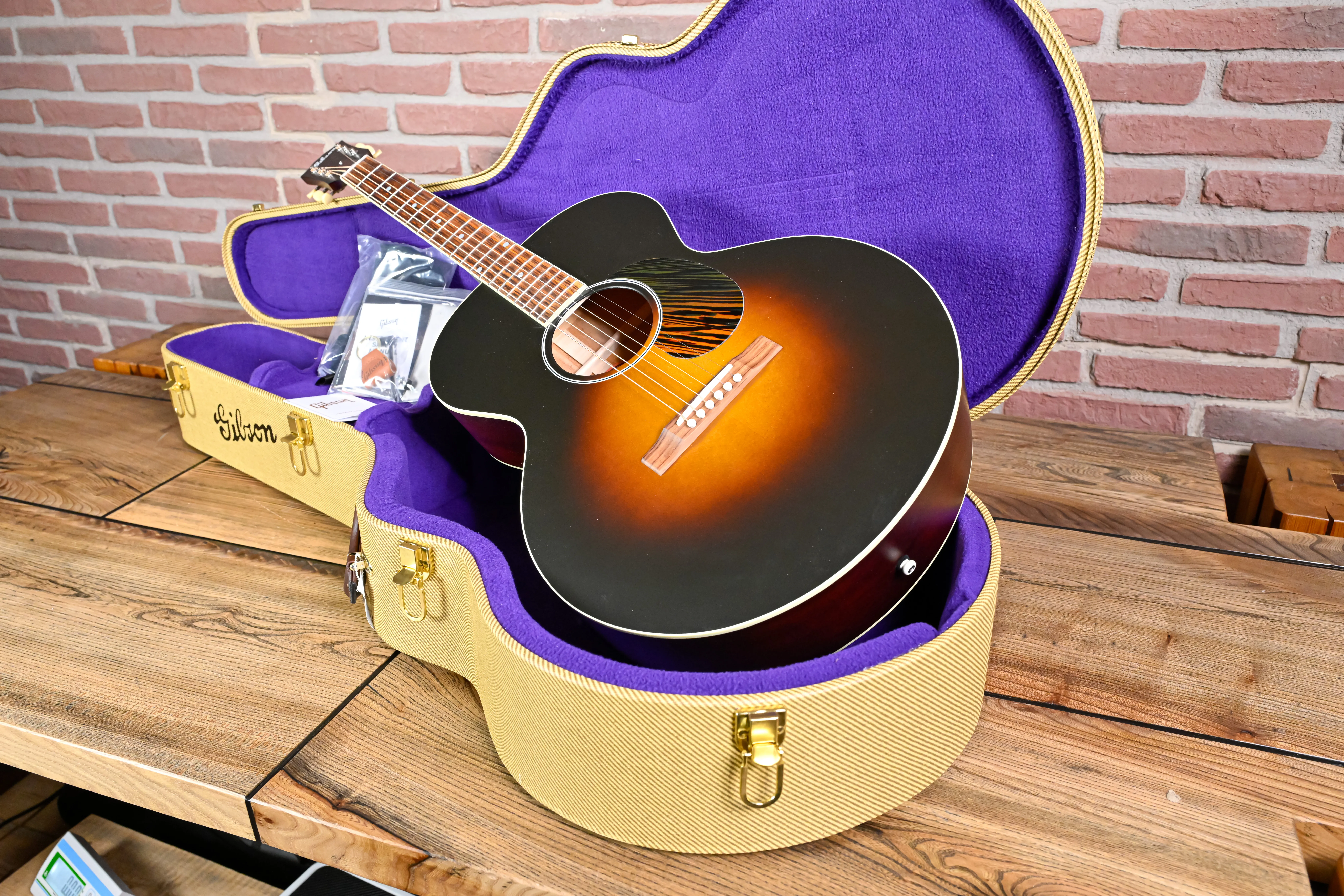 J-185 Century 12-Fret Vintage Sunburst Jumbo Westerngitarre
