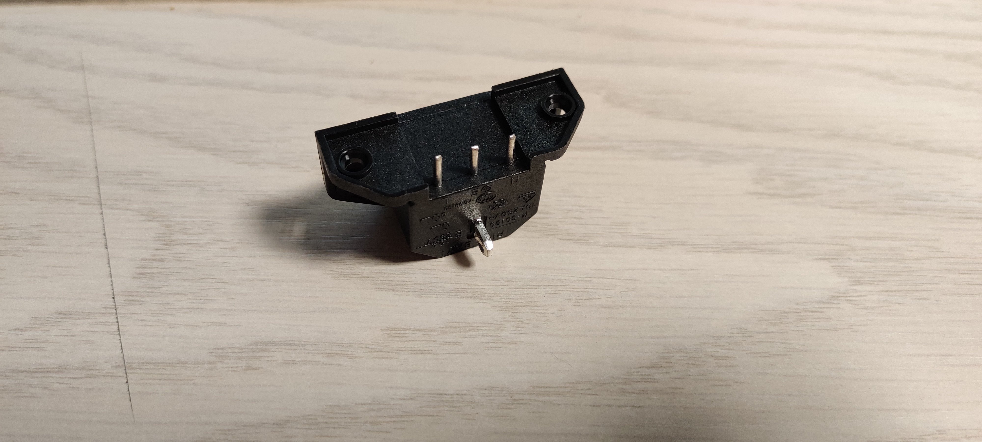 Kaltgeräte Einbaustecker 3-polig