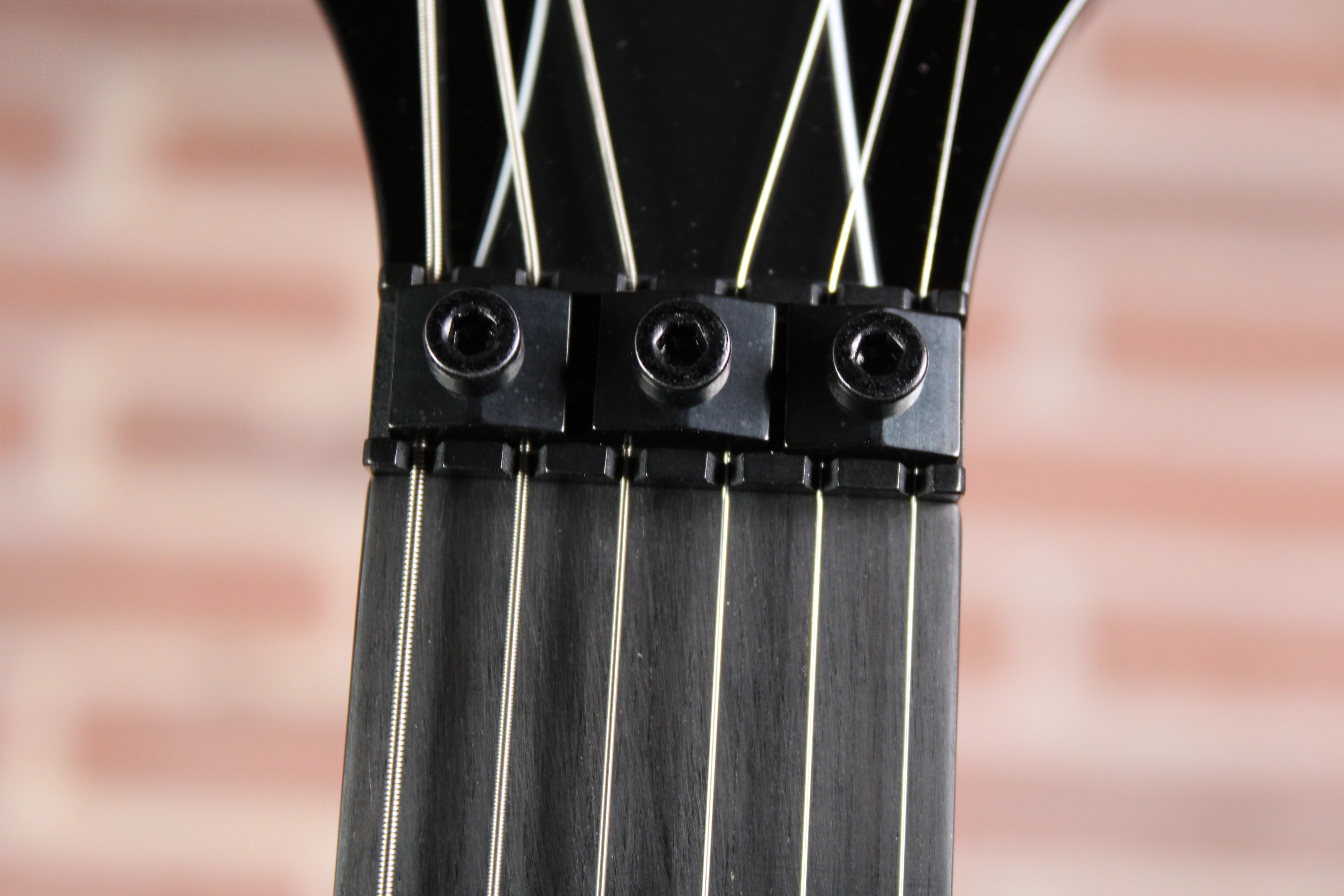 Dean Guitars USA Custom Shop ML Floyd Mahogany - Kopfplatte aus der Untersicht