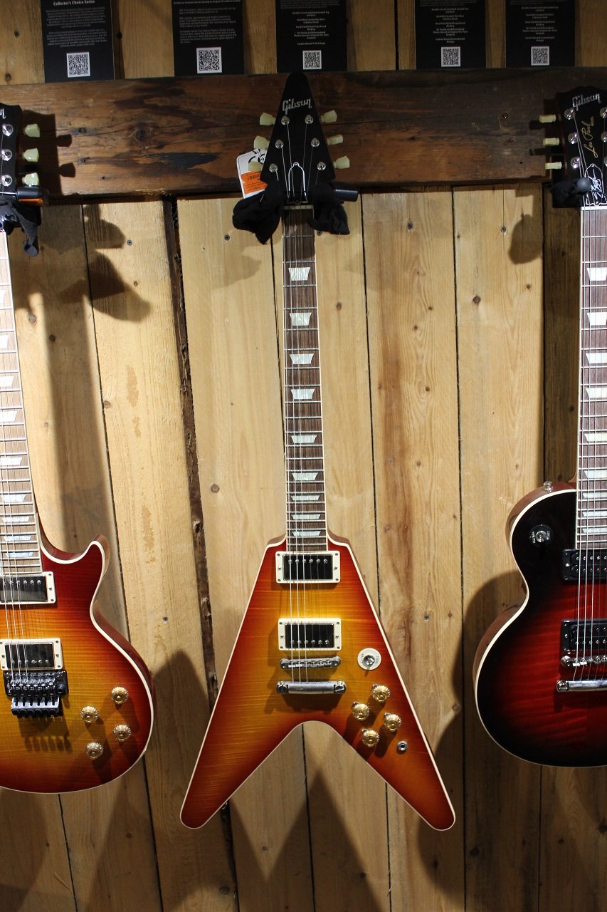 Custom Shop Flying V Standard Washed Cherry - E-Gitarre