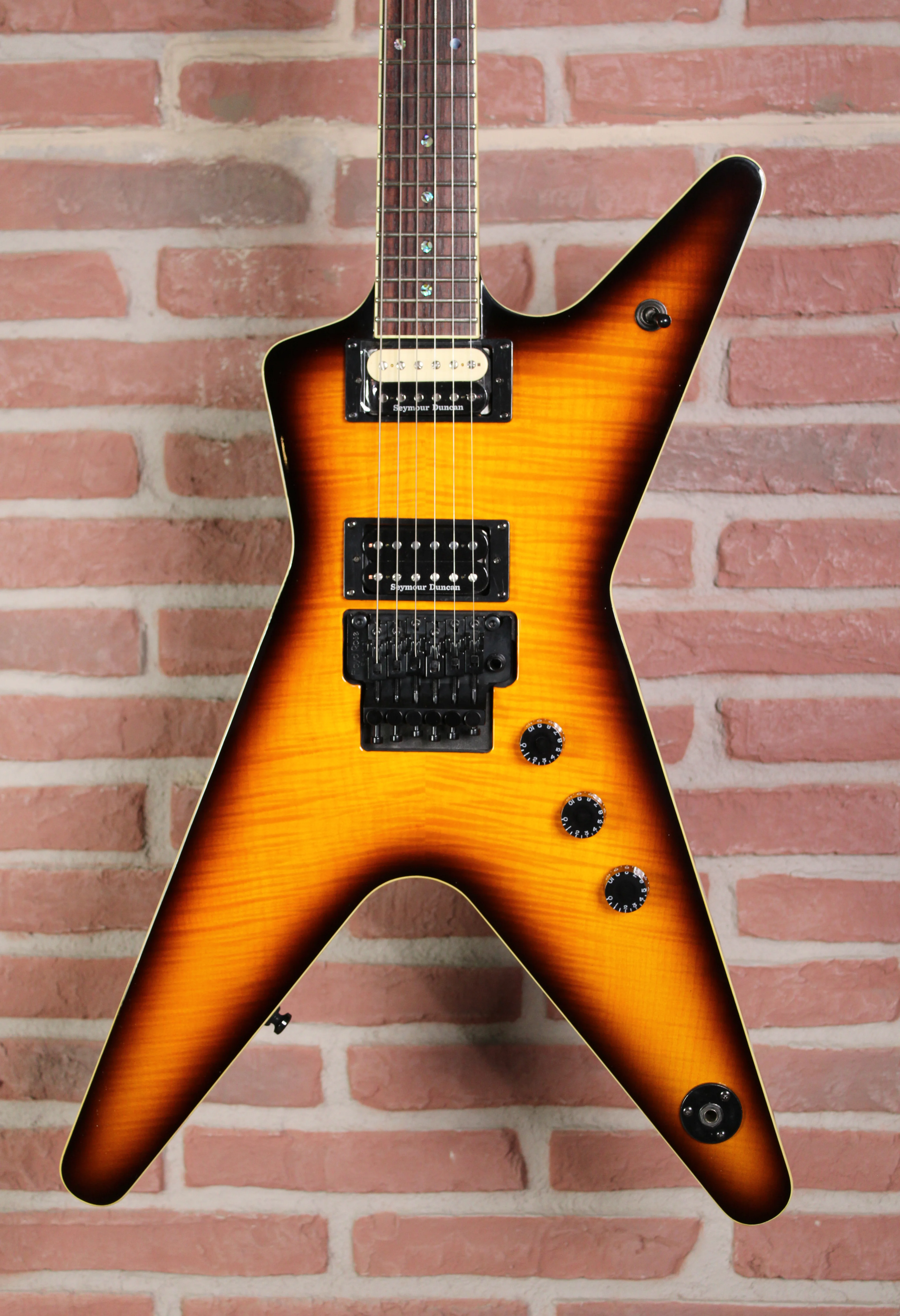 Dean Guitars ML 79 Floyd Flame Top Duncans TBZ - Korpus Vorderansicht