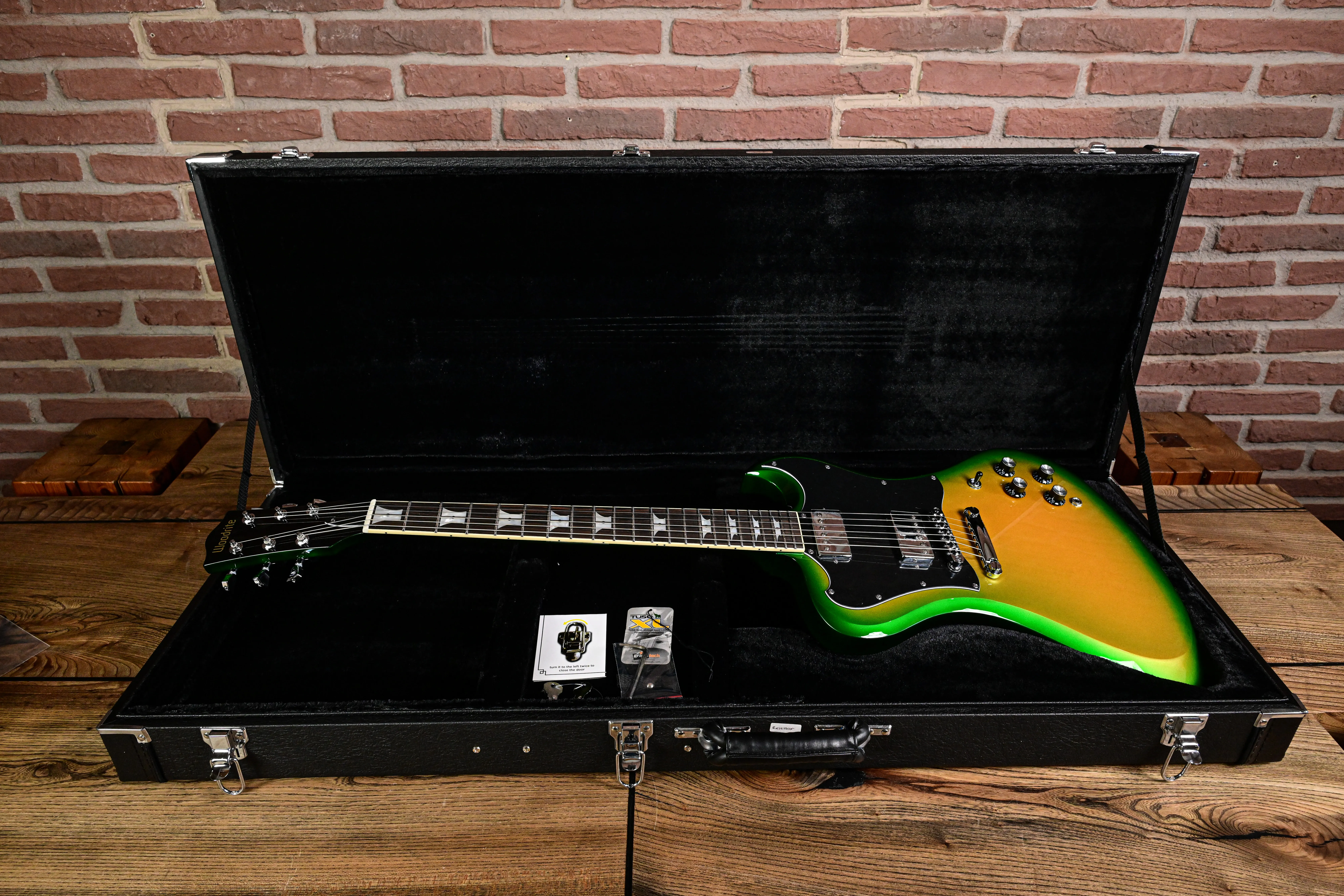 Revelator Serpent Burst   E-Gitarre