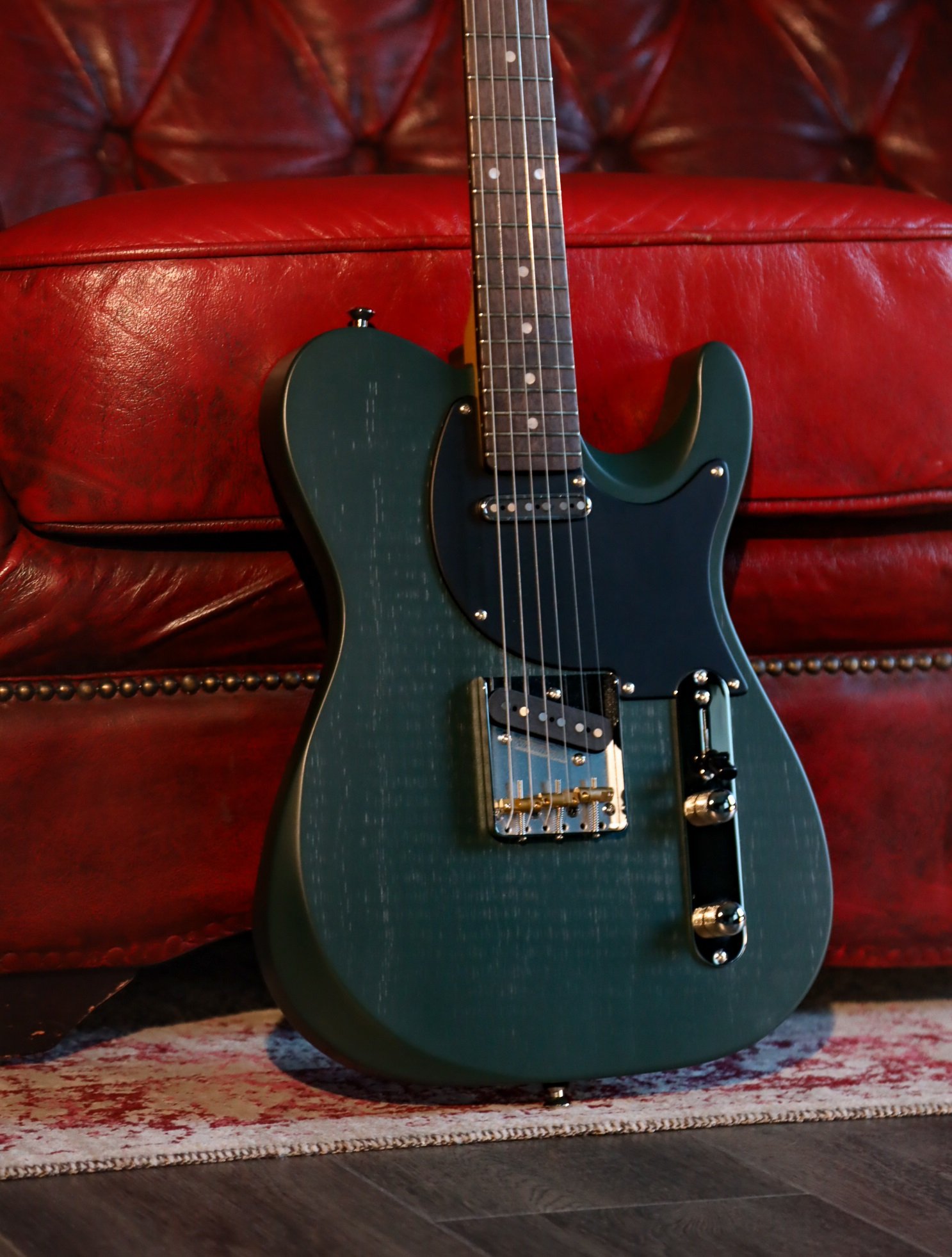 Danish Pete Signature, Grove Green - with original Headtsock Signature 