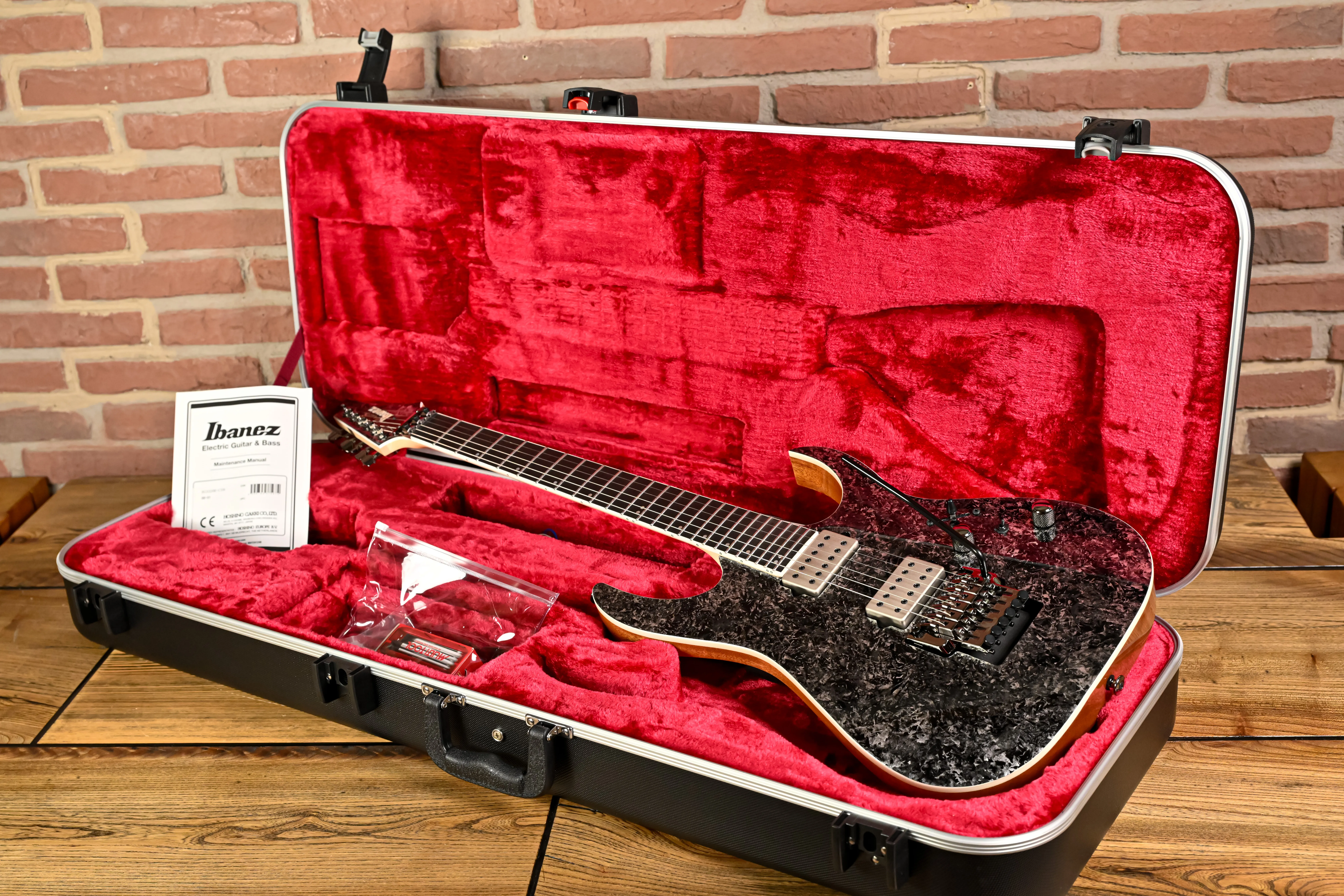 Ibanez RG5320R-CSW Prestige im Originalkoffer Ansicht von oben