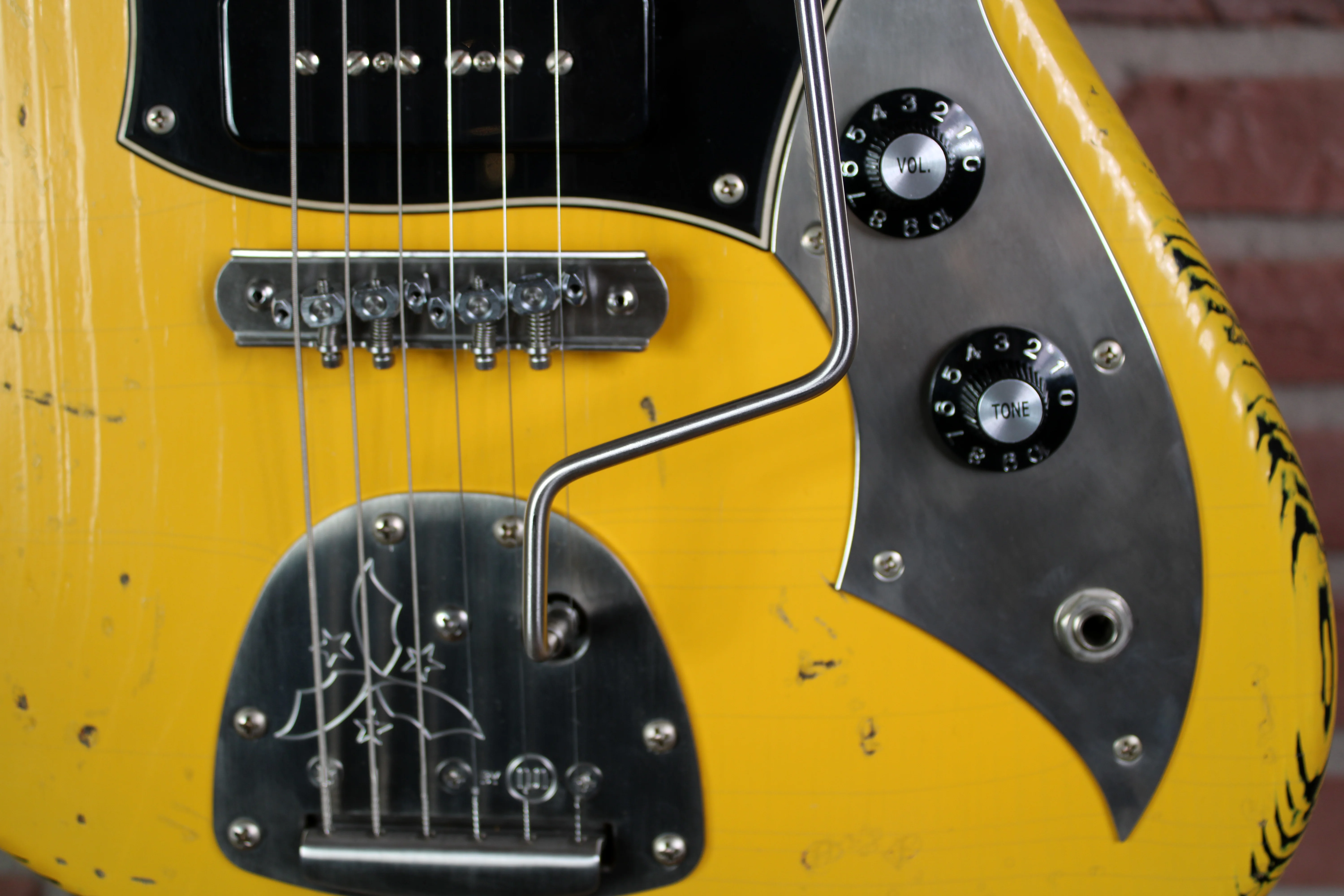 Serus J Vandalism Yellow over 64 3-Tone Burst