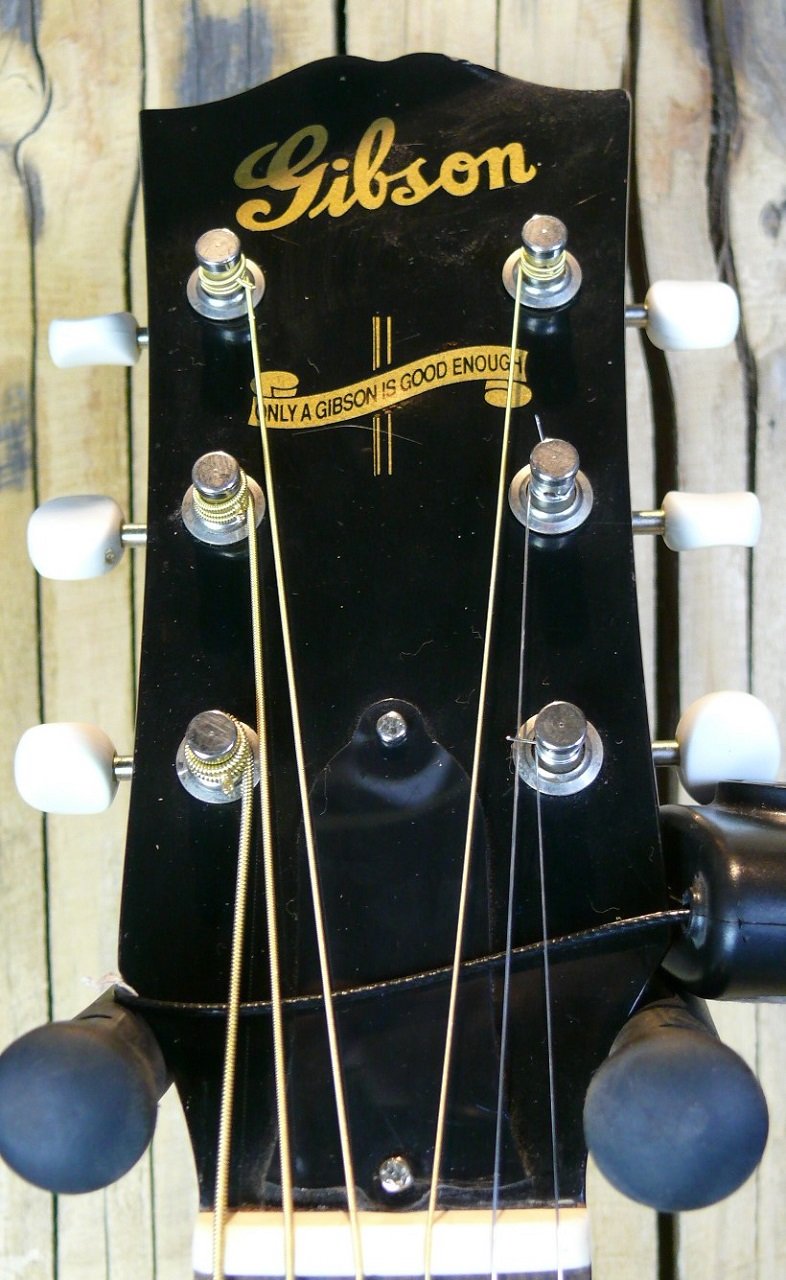 J-45 standard vintage sunburst, Baujahr 2011, used from Factory 1 Jahr Gewährleistung