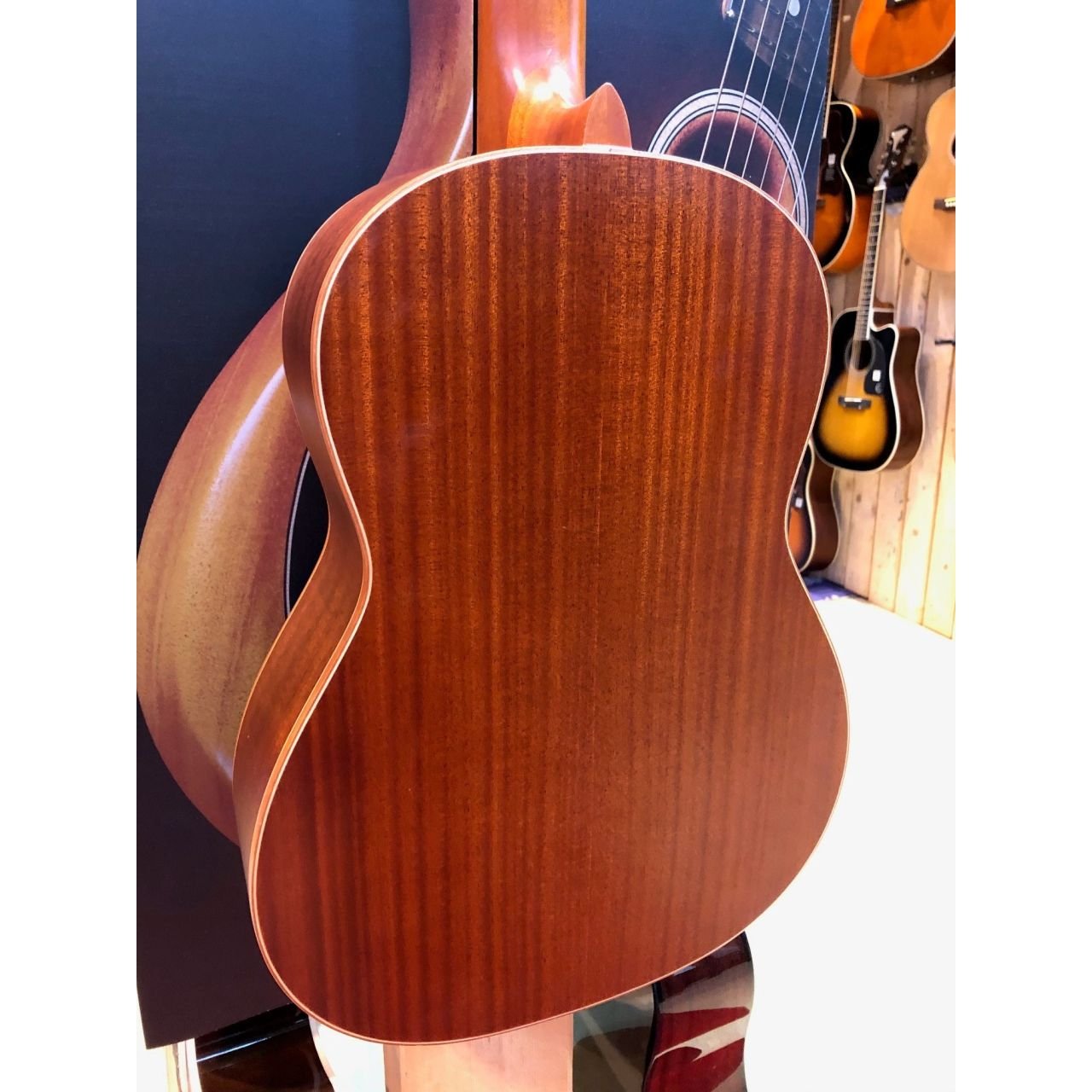R10CT-LTD Konzertgitarre limitiert in Natur "Showroom Modell"