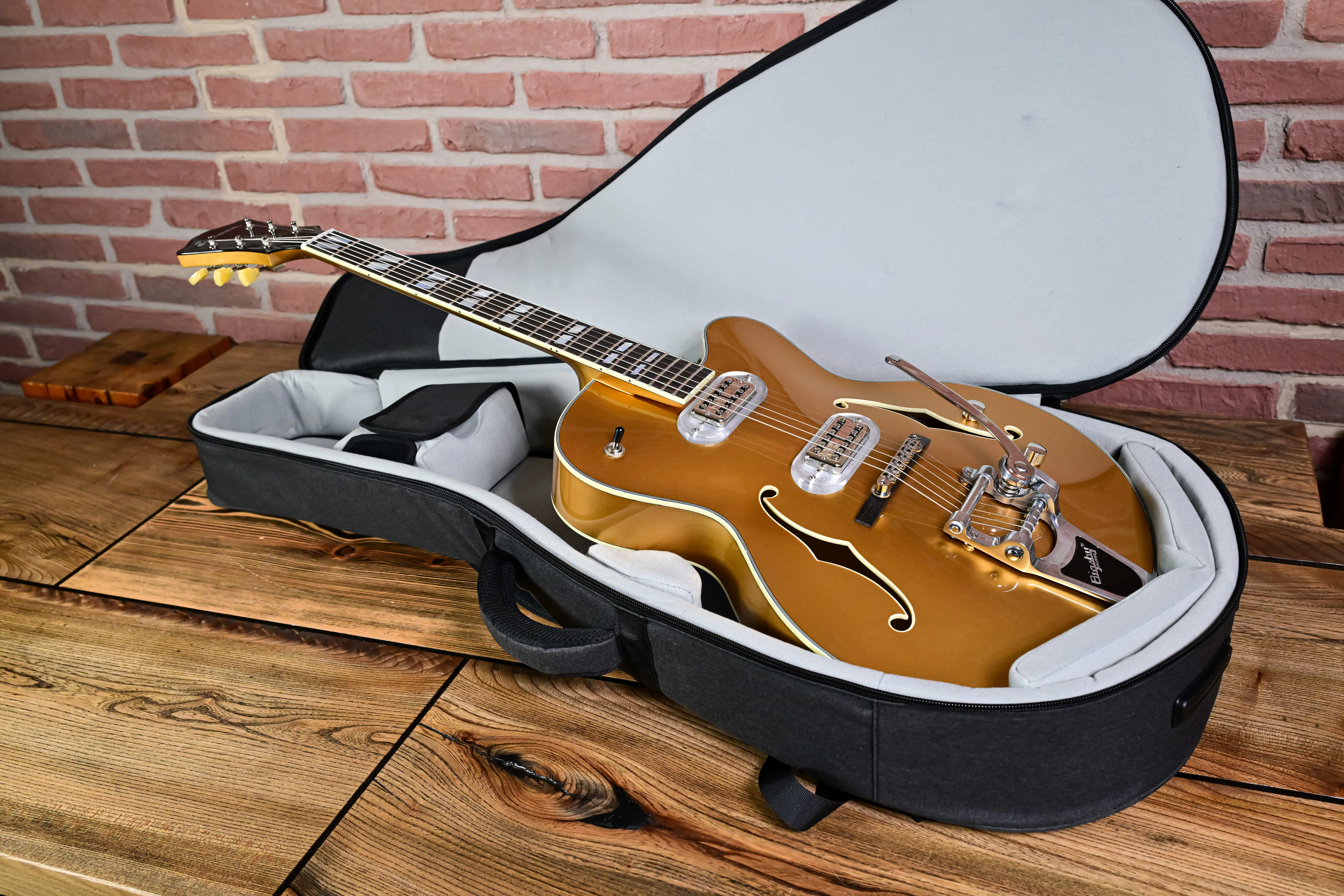 T58-GD Archtop Gitarre Truetone Gloss  Gold