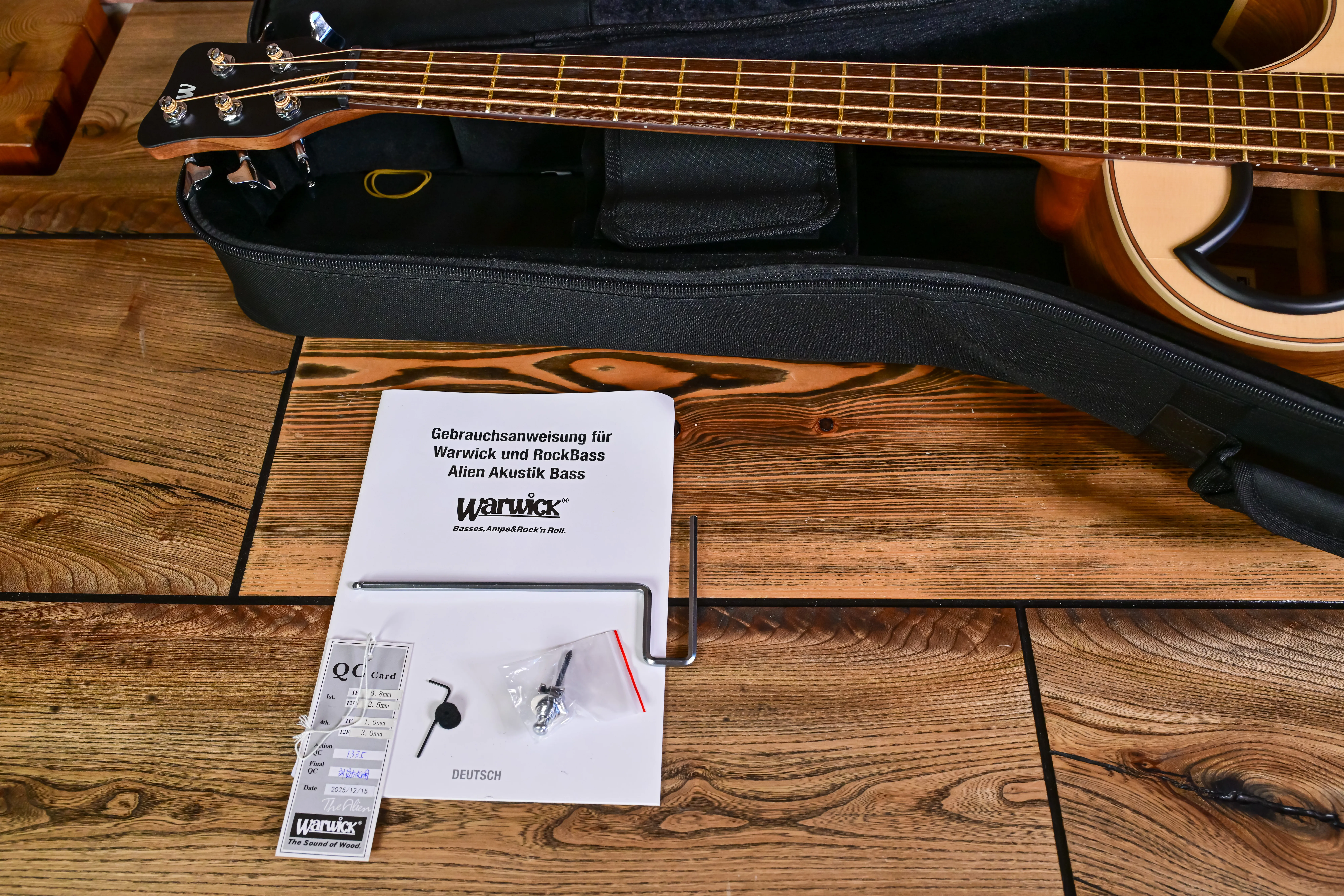 Alien 5 Natural 5-String Acoustic Bass Fretted (B-Stock)
