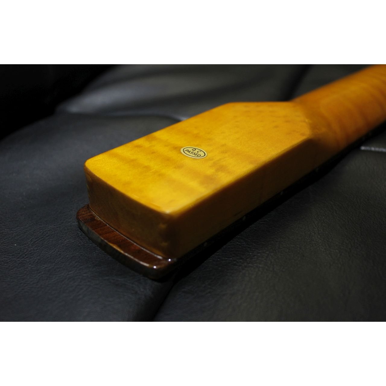 High Grade Flamed Maple Neck für ST-Style mit Pau Ferro Griffbrett, 22 Medium Jumbo Frets