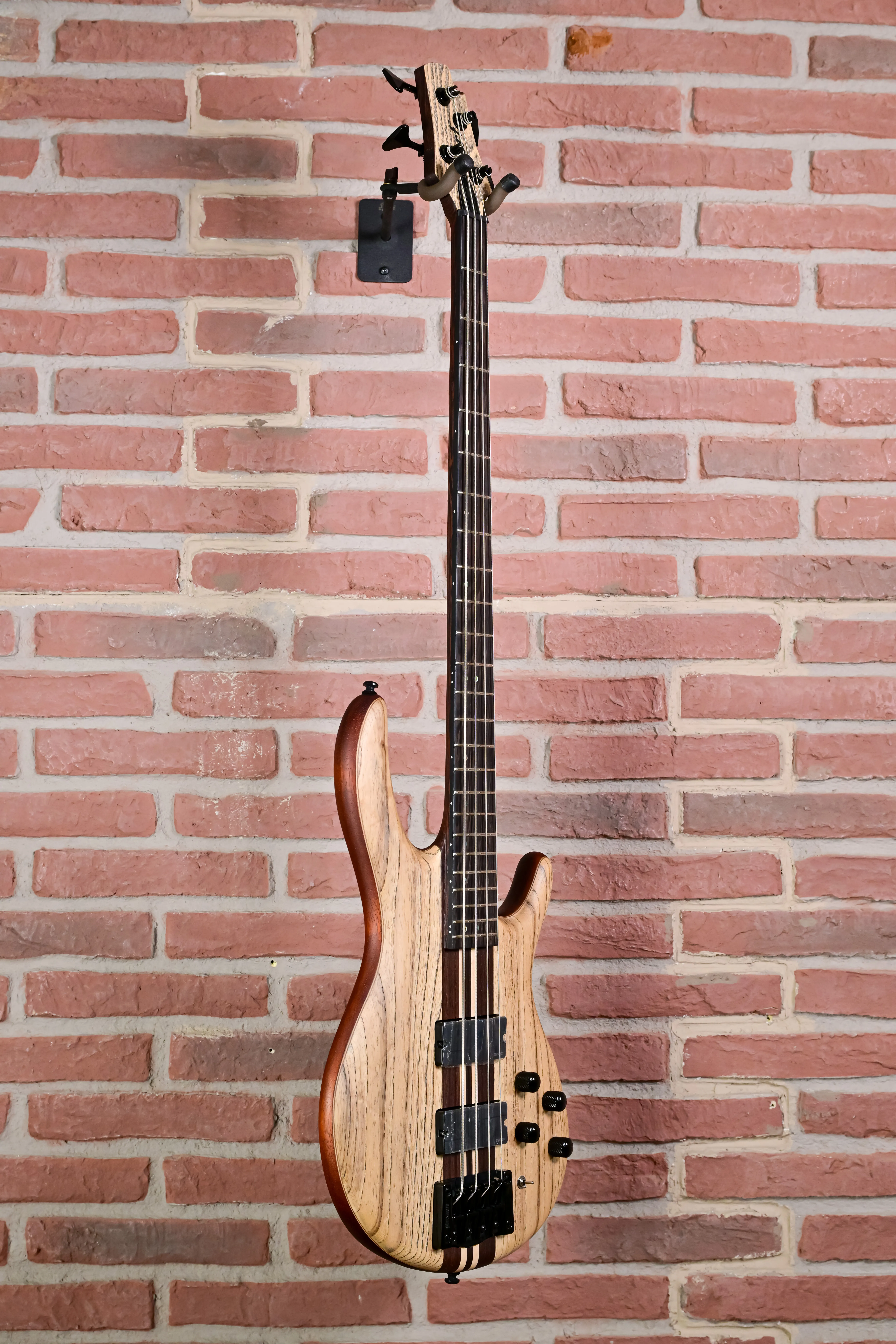 A4 Ultra Ash Bass Etched Natural Black