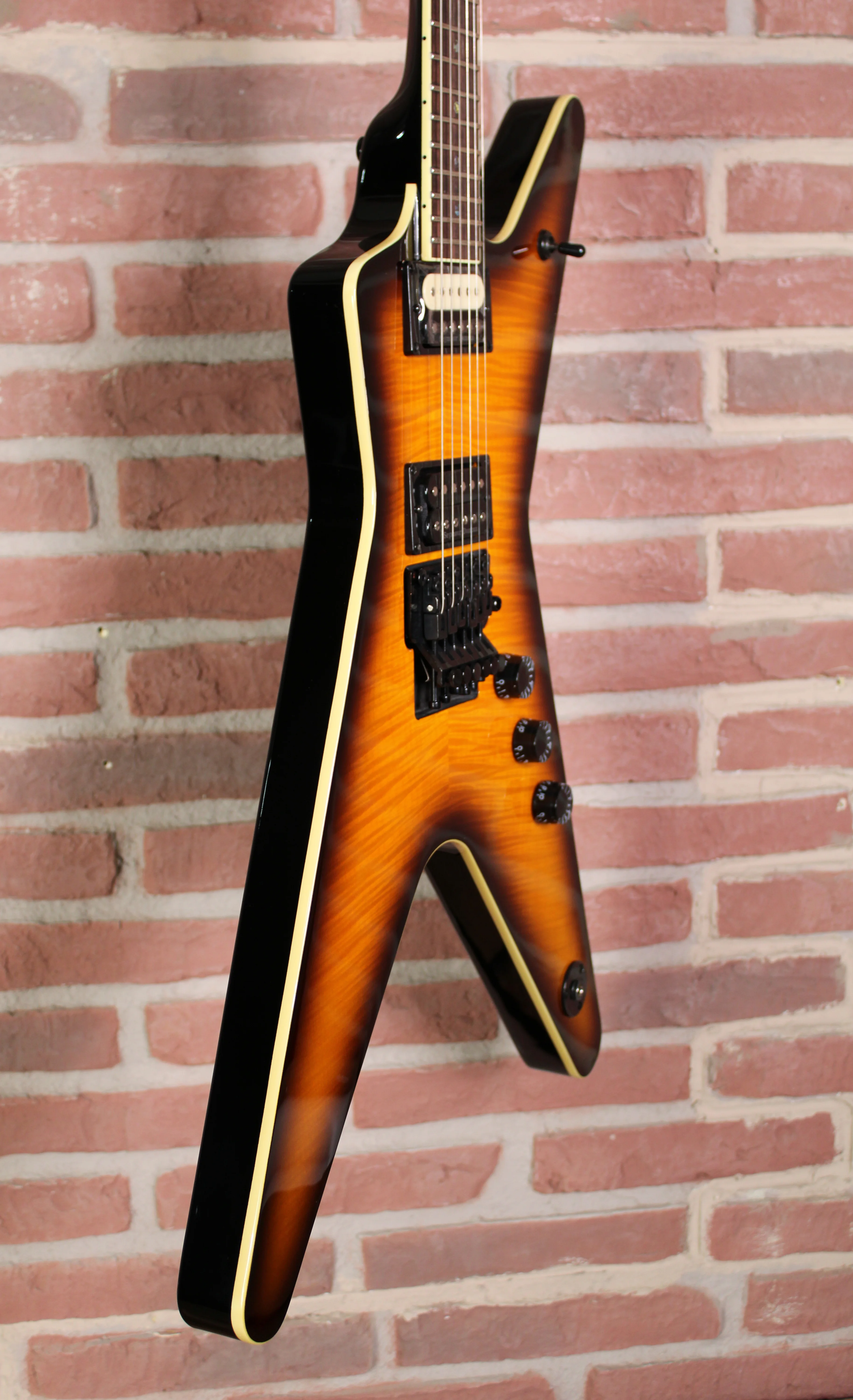 Dean Guitars ML 79 Floyd Flame Top Duncans TBZ - Seitenansicht links
