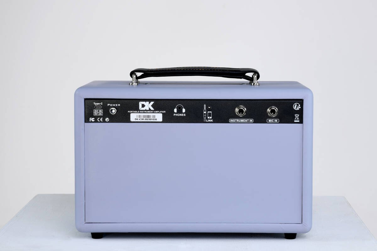 iC-30 Acoustic Guitar Amplifier