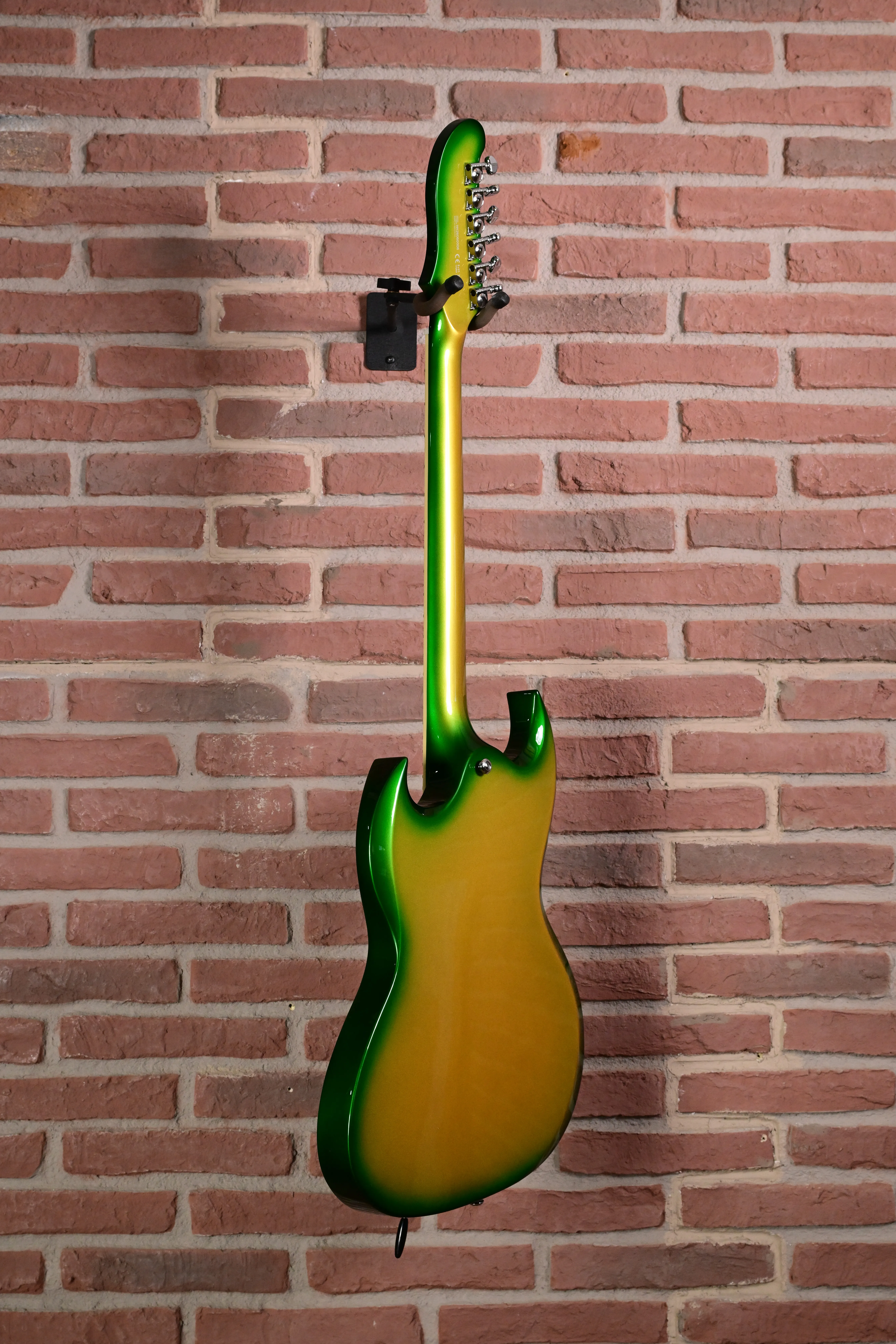E-Bass, Elektrogitarre, grün-gold, Sunburst-Lackierung, Wandhalterung