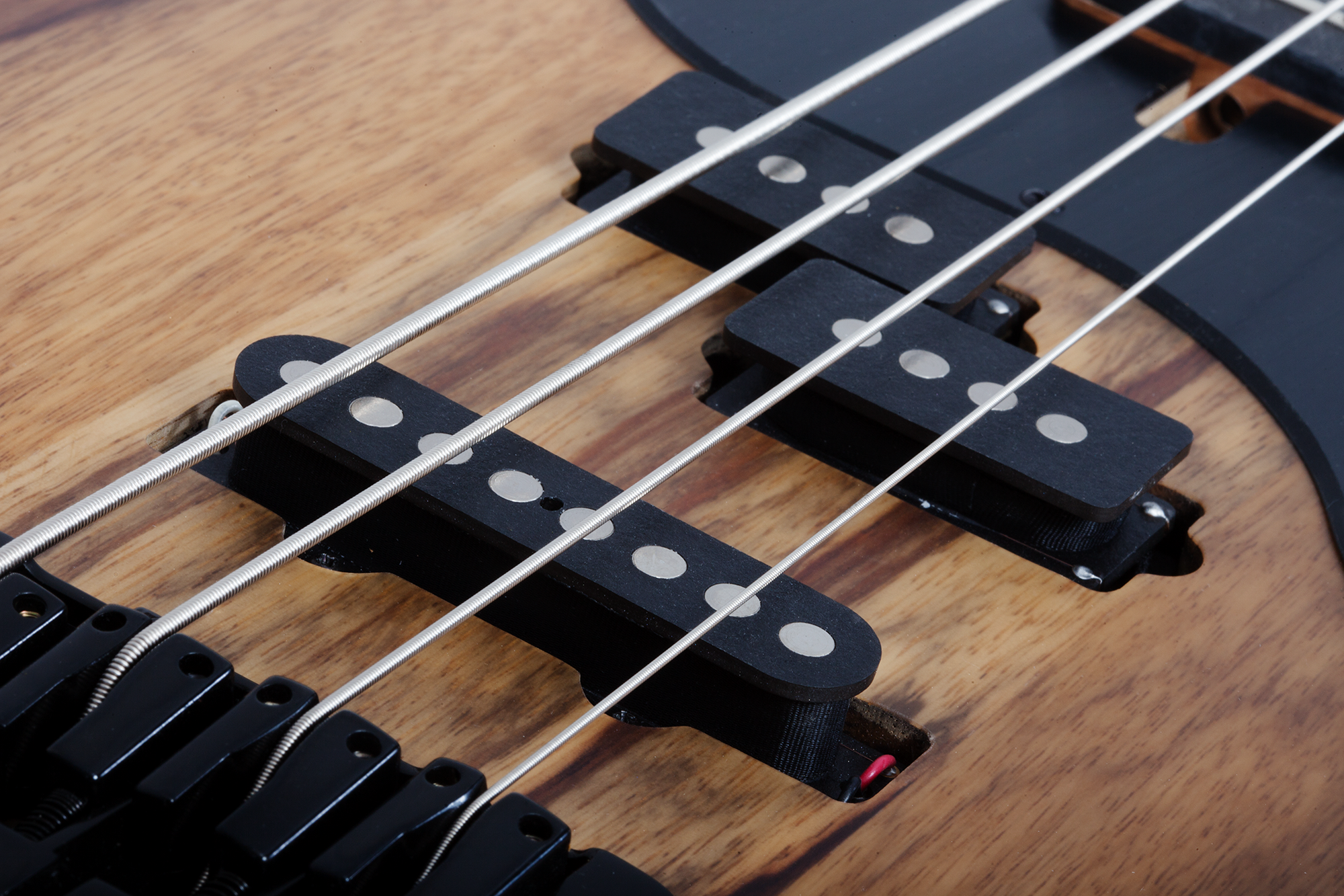 Model-T 4 Exotic Bass Black Limba