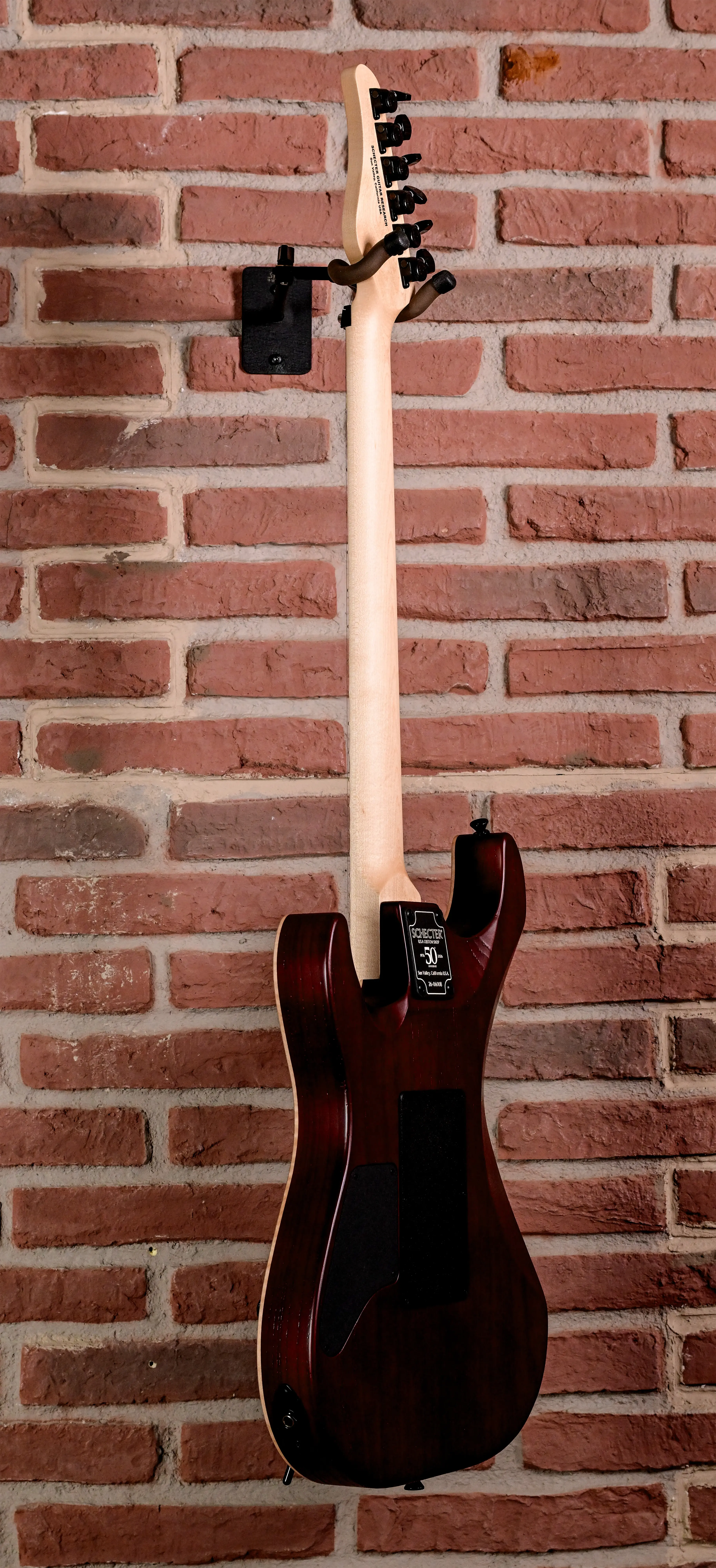 E-Gitarre, Mahagonikorpus, Ahornhals, dunkelrot, sechssaitig